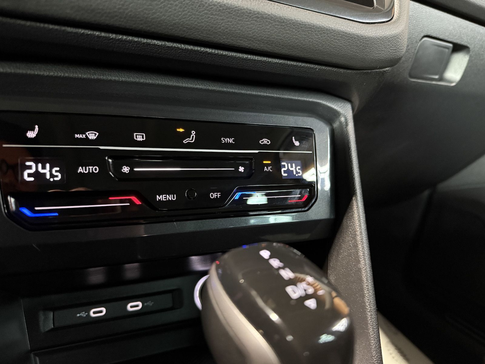 Fahrzeugabbildung Volkswagen Tiguan 1,5 TSI Move DSG *Navi*ACC*Kam*LED*AHK