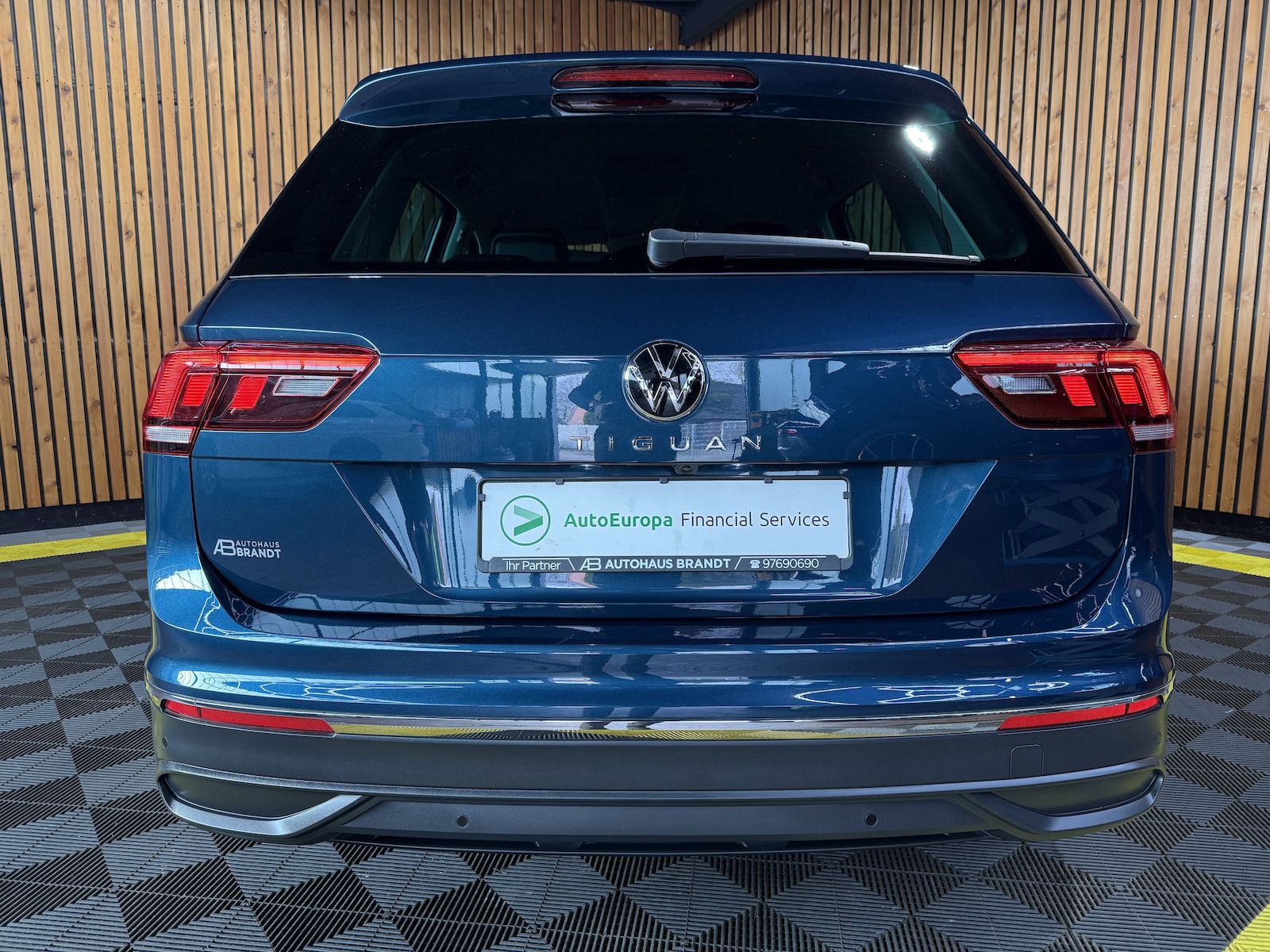 Fahrzeugabbildung Volkswagen Tiguan 1,5 TSI Move DSG *Navi*ACC*Kam*LED*AHK