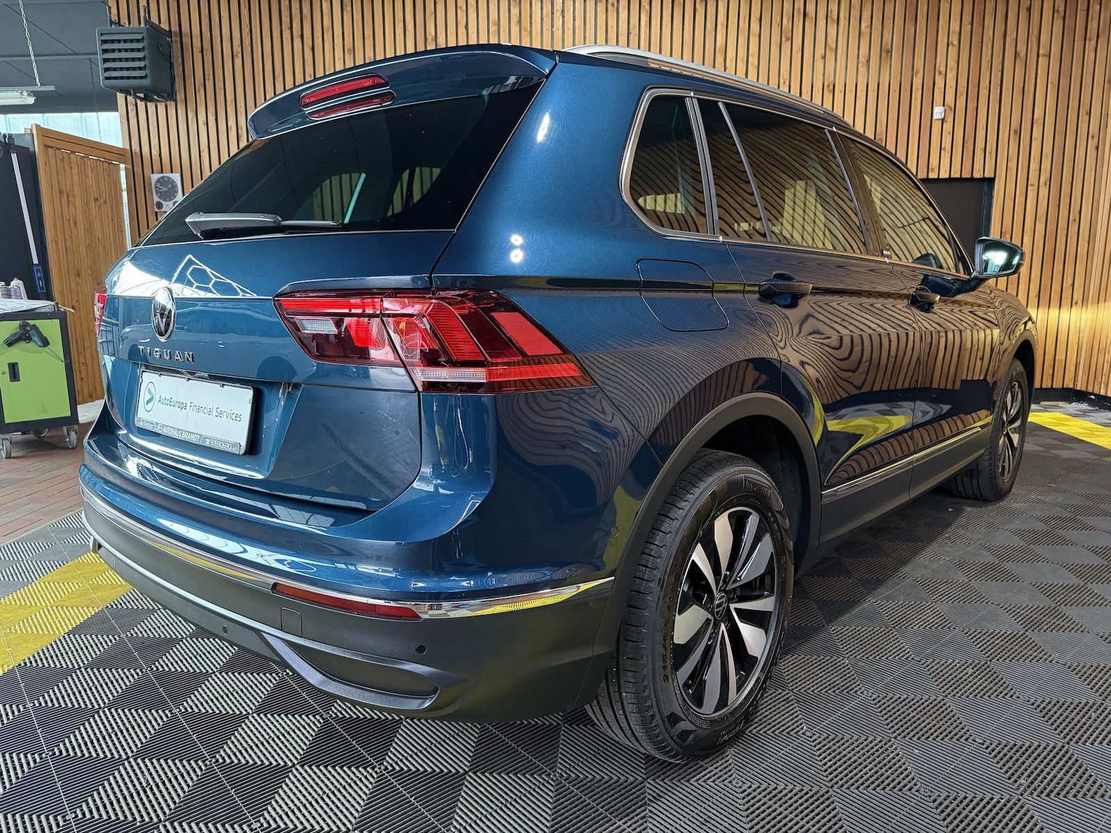 Fahrzeugabbildung Volkswagen Tiguan 1,5 TSI Move DSG *Navi*ACC*Kam*LED*AHK
