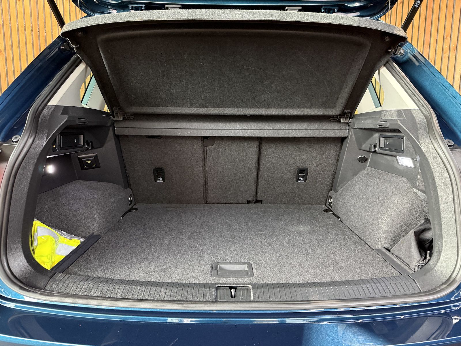 Fahrzeugabbildung Volkswagen Tiguan 1,5 TSI Move DSG *Navi*ACC*Kam*LED*AHK
