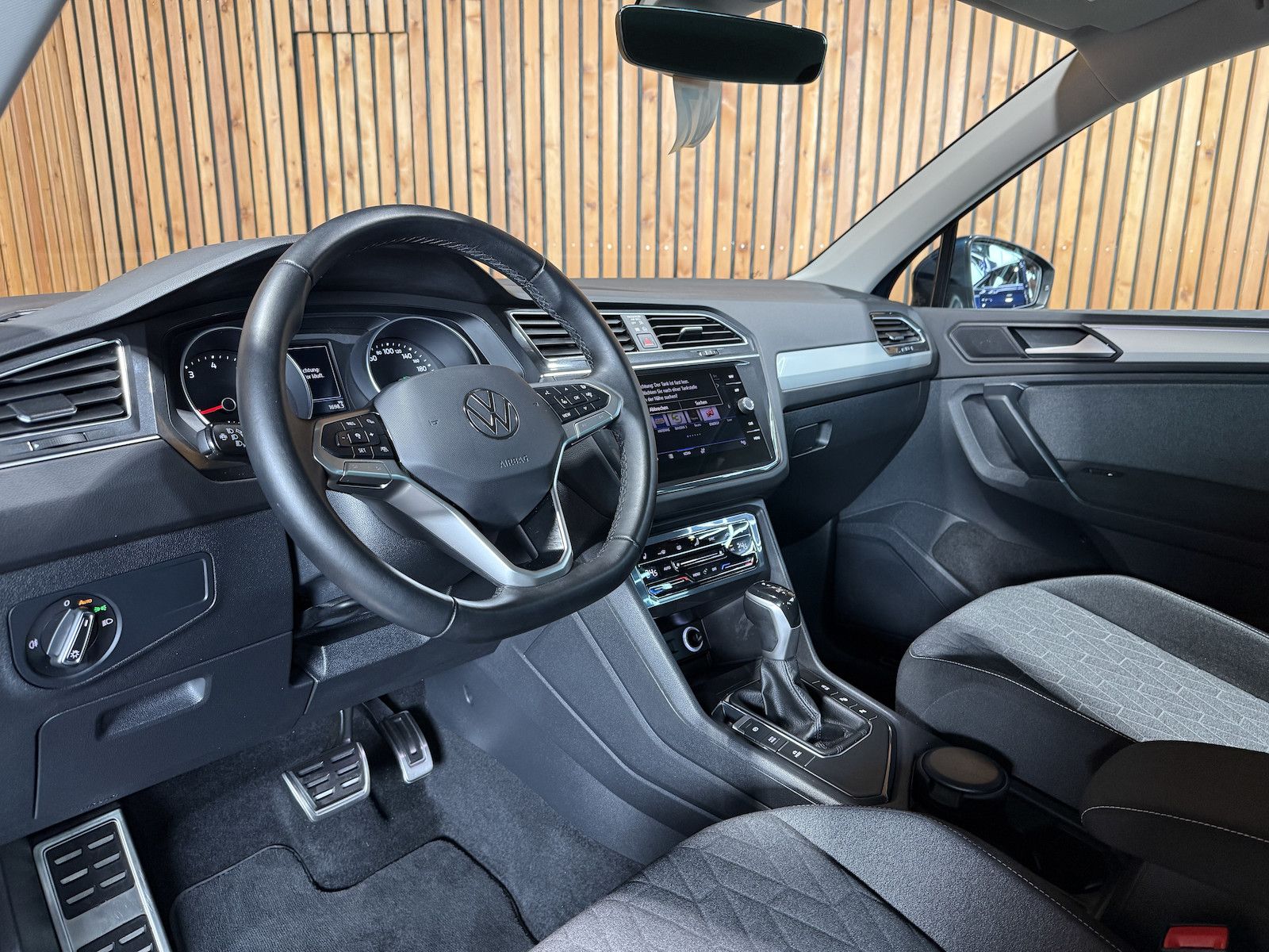 Fahrzeugabbildung Volkswagen Tiguan 1,5 TSI Move DSG *Navi*ACC*Kam*LED*AHK