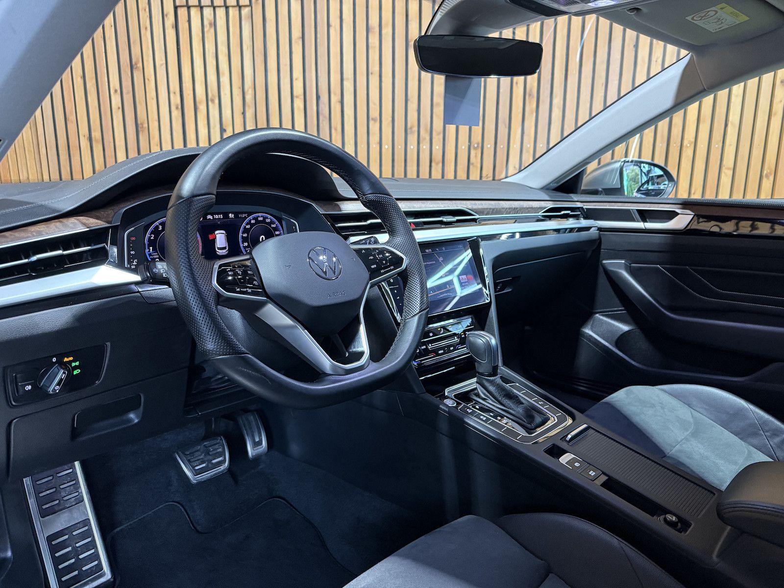 Fahrzeugabbildung Volkswagen Arteon SB. 2,0 TSI DSG *Navi*LED*Virtual*Kam*AHK