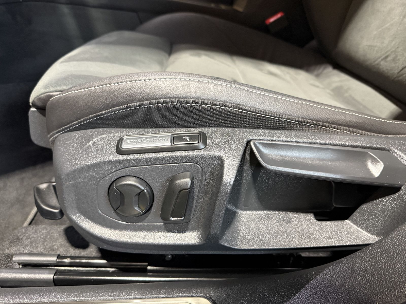Fahrzeugabbildung Volkswagen Arteon SB. 2,0 TSI DSG *Navi*LED*Virtual*Kam*AHK