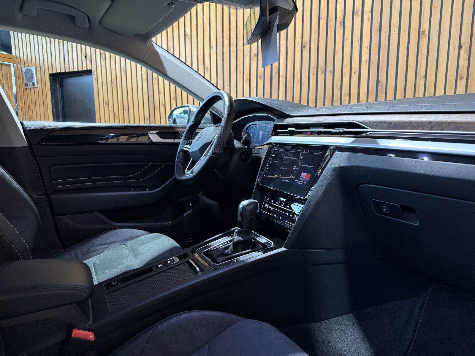 Fahrzeugabbildung Volkswagen Arteon SB. 2,0 TSI DSG *Navi*LED*Virtual*Kam*AHK
