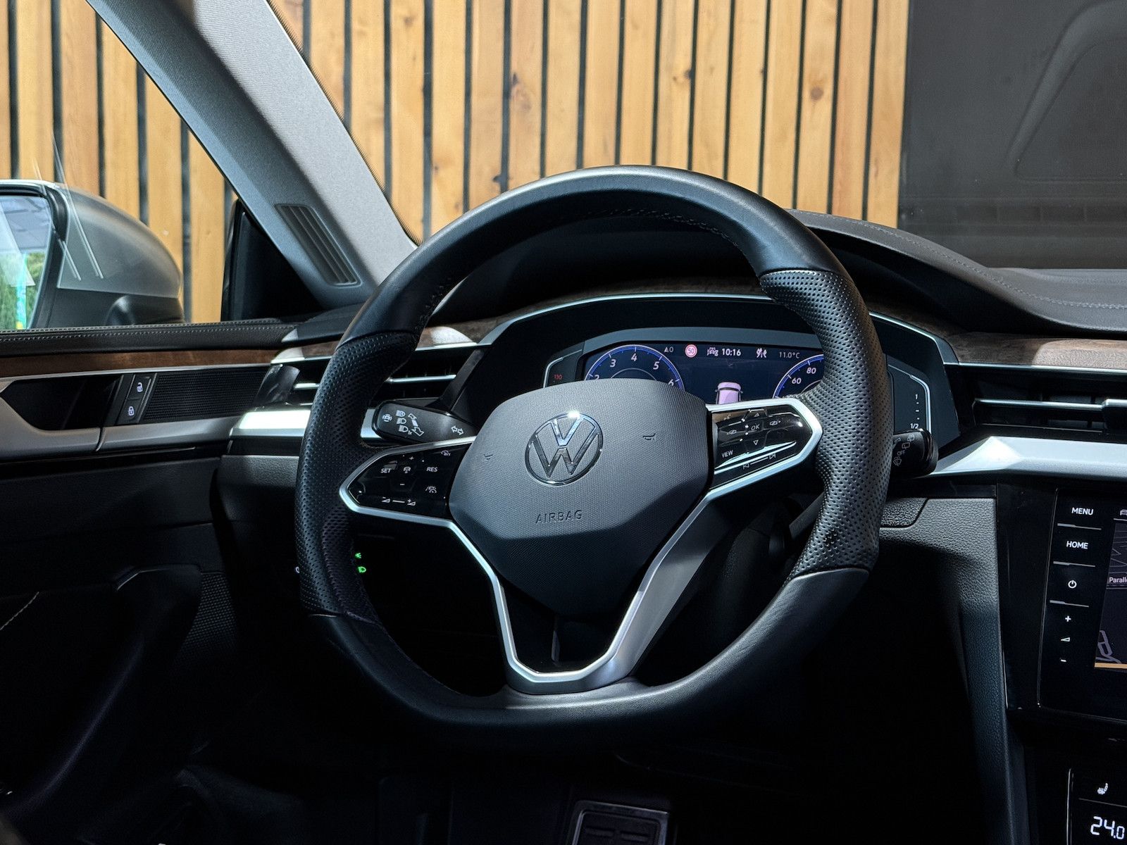 Fahrzeugabbildung Volkswagen Arteon SB. 2,0 TSI DSG *Navi*LED*Virtual*Kam*AHK