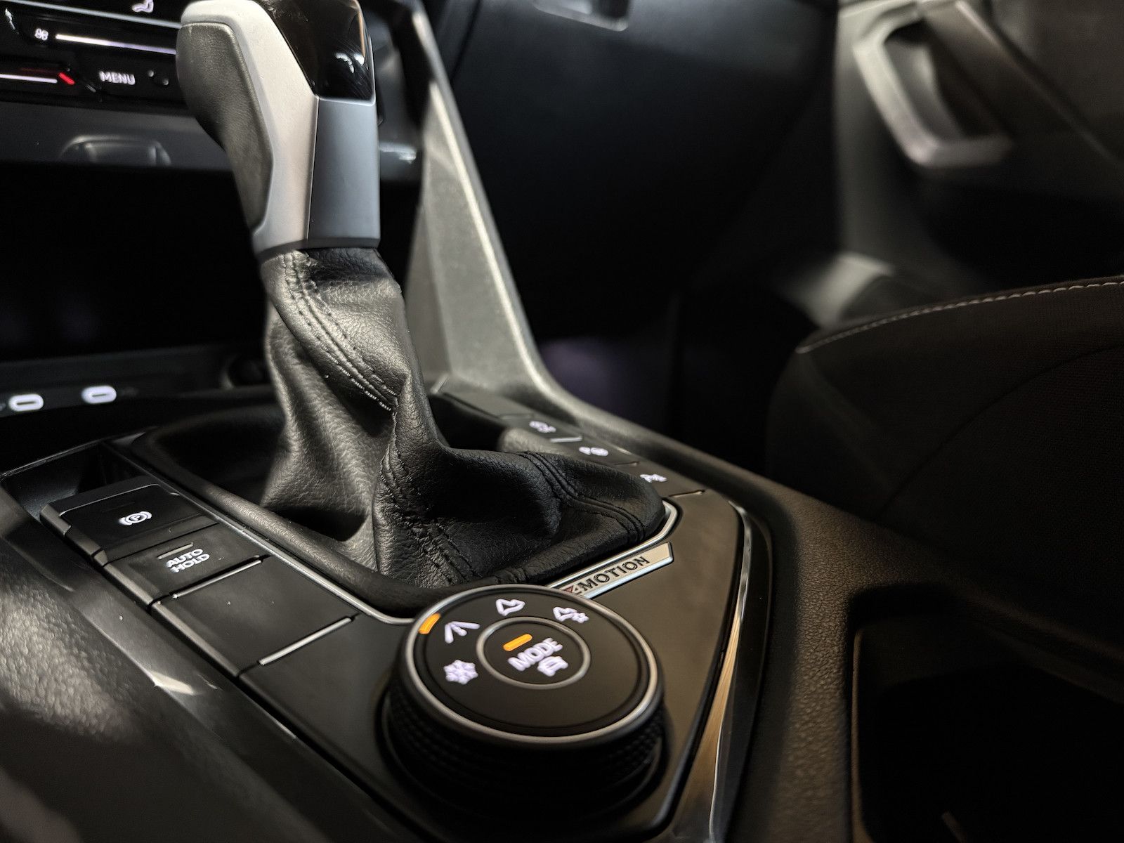 Fahrzeugabbildung Volkswagen Tiguan Allspace 2,0 TDI Move 4M DSG Navi*Kam*AHK