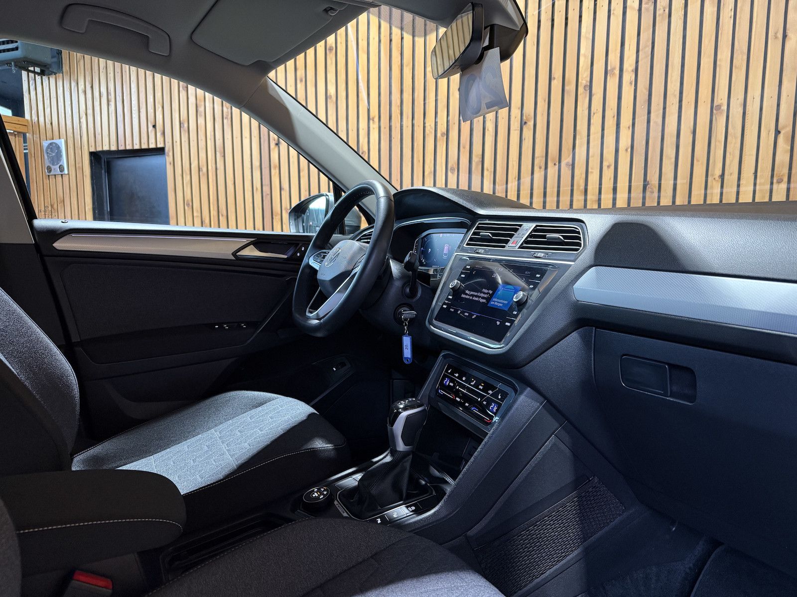 Fahrzeugabbildung Volkswagen Tiguan Allspace 2,0 TDI Move 4M DSG Navi*Kam*AHK