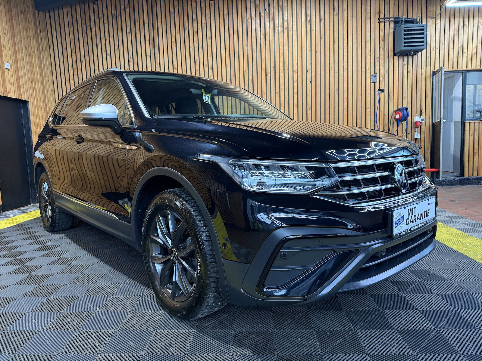 Fahrzeugabbildung Volkswagen Tiguan Allspace 2,0 TDI Move 4M DSG Navi*Kam*AHK