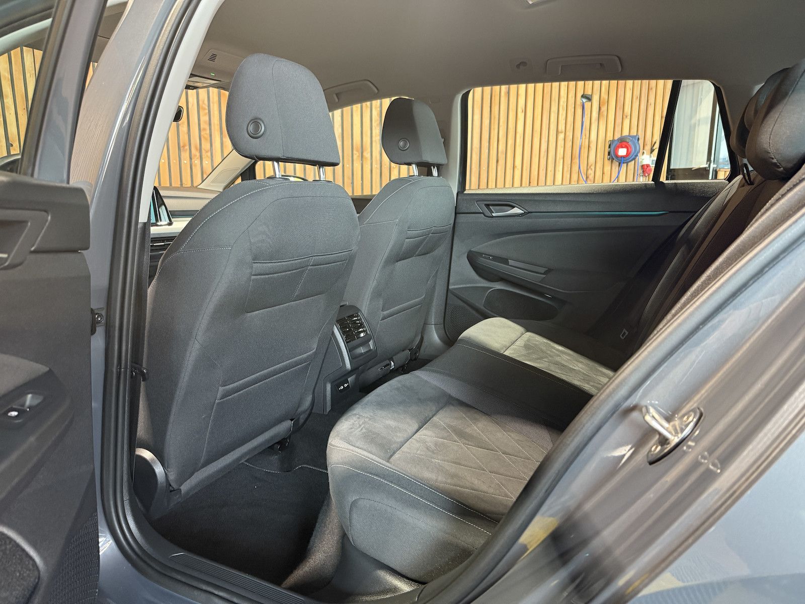 Fahrzeugabbildung Volkswagen Golf Variant 2,0 TDI DSG Life *Navi*ACC*LED*Kam*