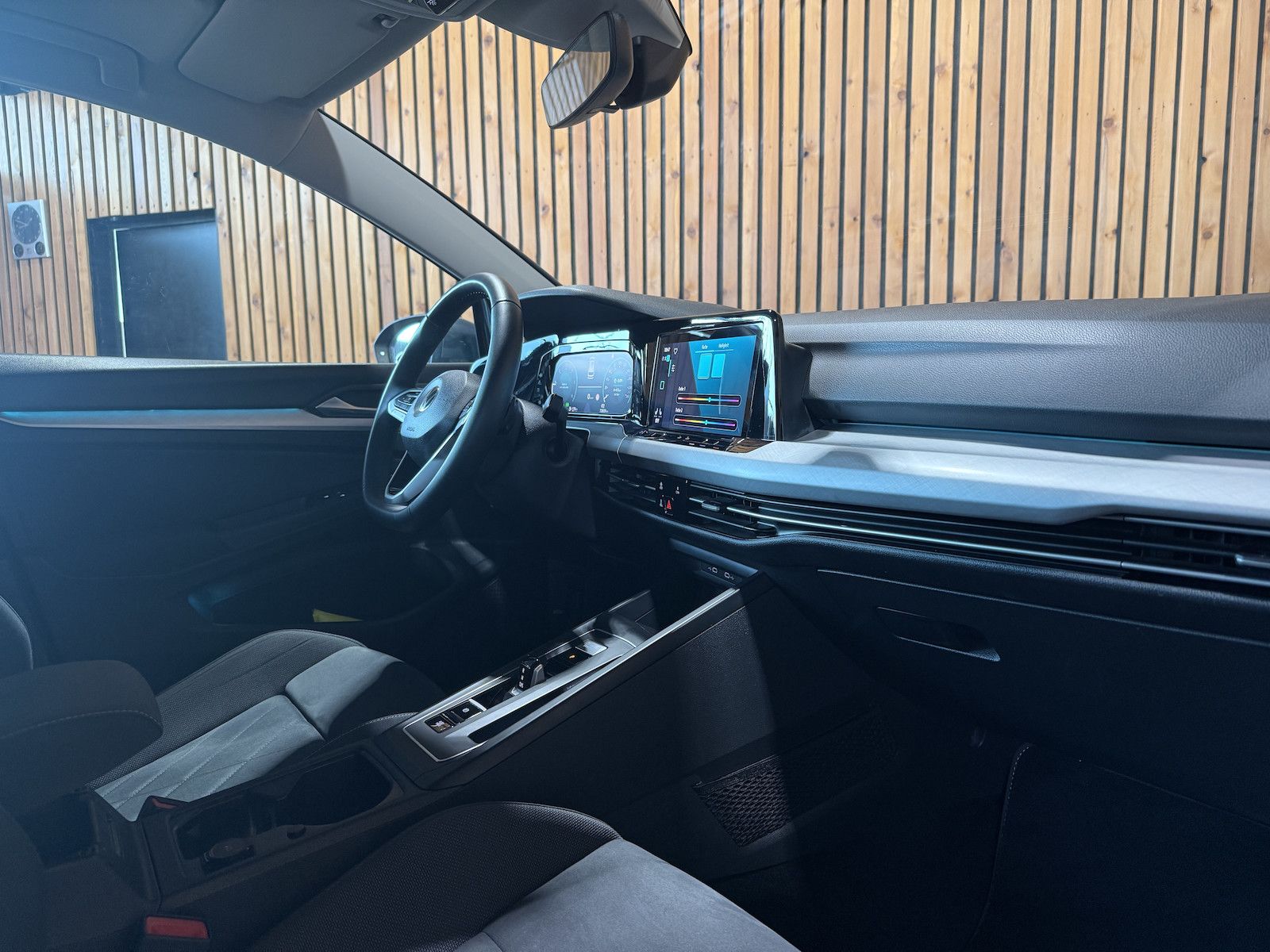 Fahrzeugabbildung Volkswagen Golf Variant 2,0 TDI DSG Life *Navi*ACC*LED*Kam*