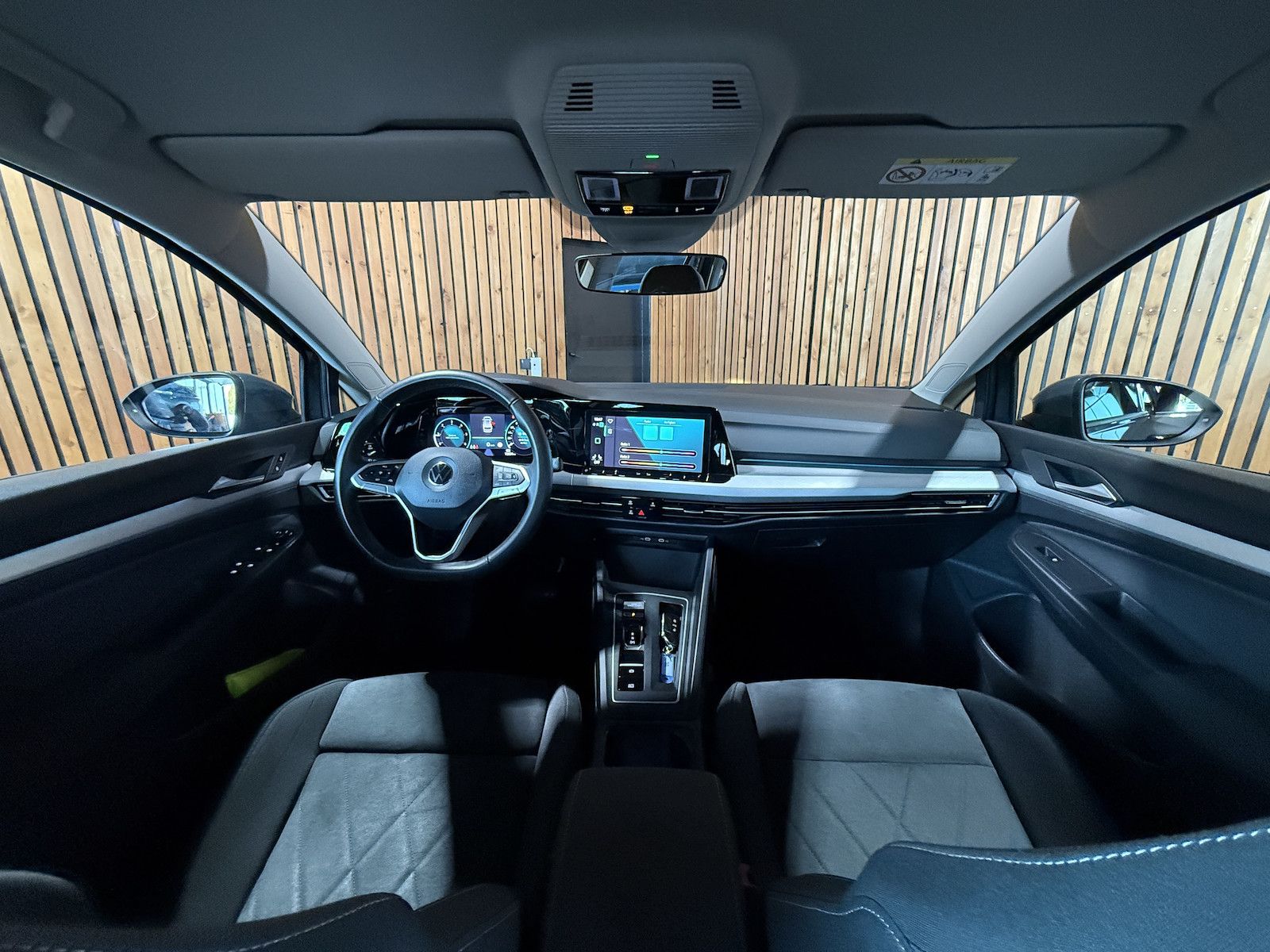 Fahrzeugabbildung Volkswagen Golf Variant 2,0 TDI DSG Life *Navi*ACC*LED*Kam*