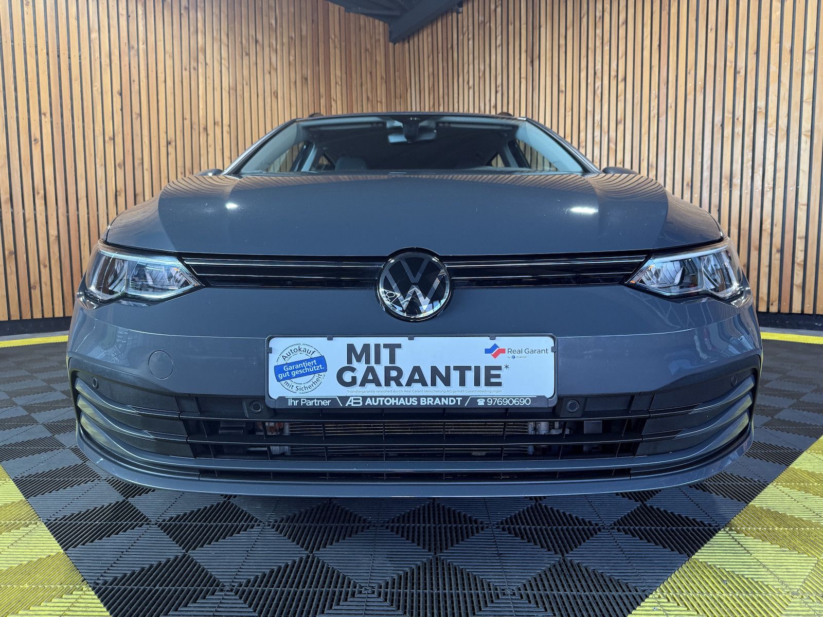 Fahrzeugabbildung Volkswagen Golf Variant 2,0 TDI DSG Life *Navi*ACC*LED*Kam*