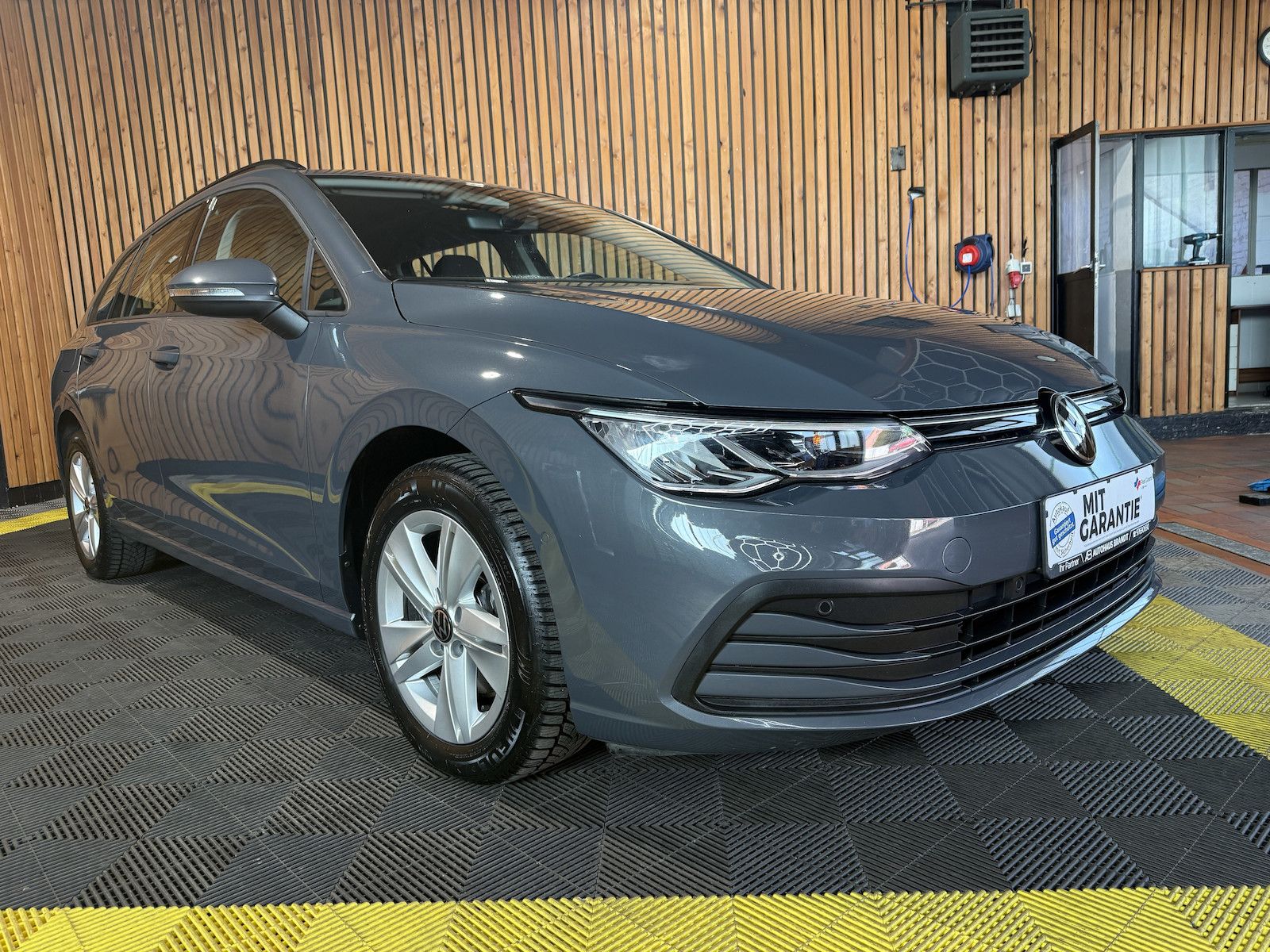 Fahrzeugabbildung Volkswagen Golf Variant 2,0 TDI DSG Life *Navi*ACC*LED*Kam*