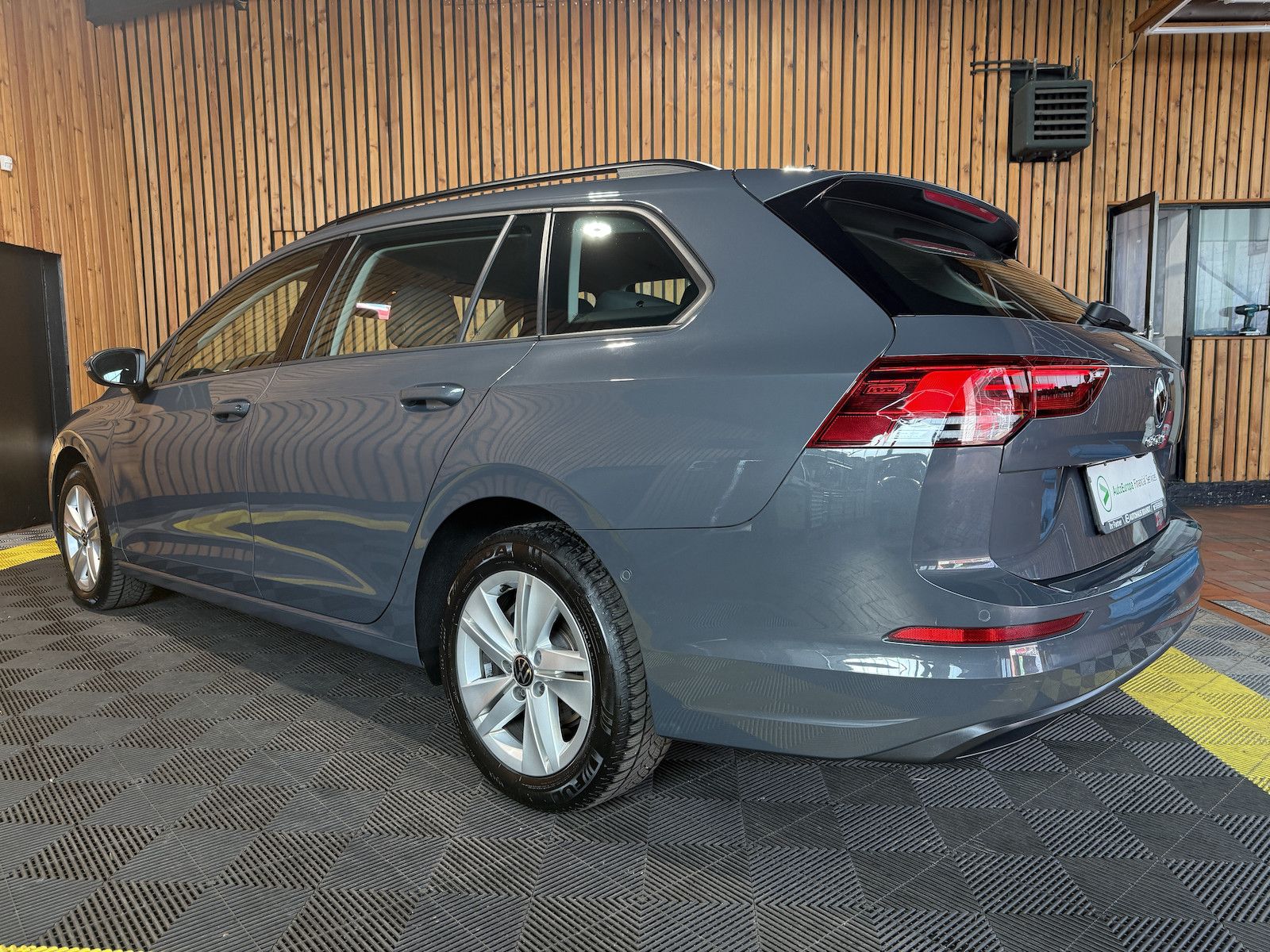 Fahrzeugabbildung Volkswagen Golf Variant 2,0 TDI DSG Life *Navi*ACC*LED*Kam*