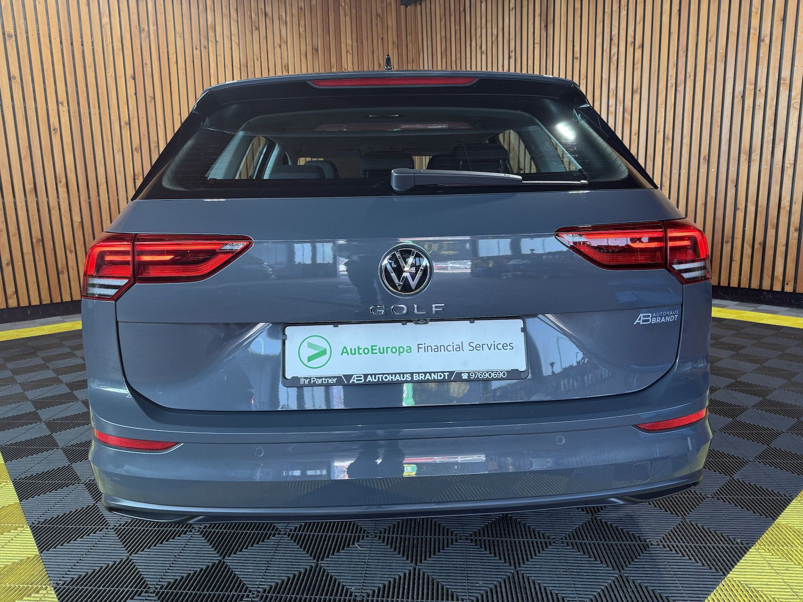 Fahrzeugabbildung Volkswagen Golf Variant 2,0 TDI DSG Life *Navi*ACC*LED*Kam*