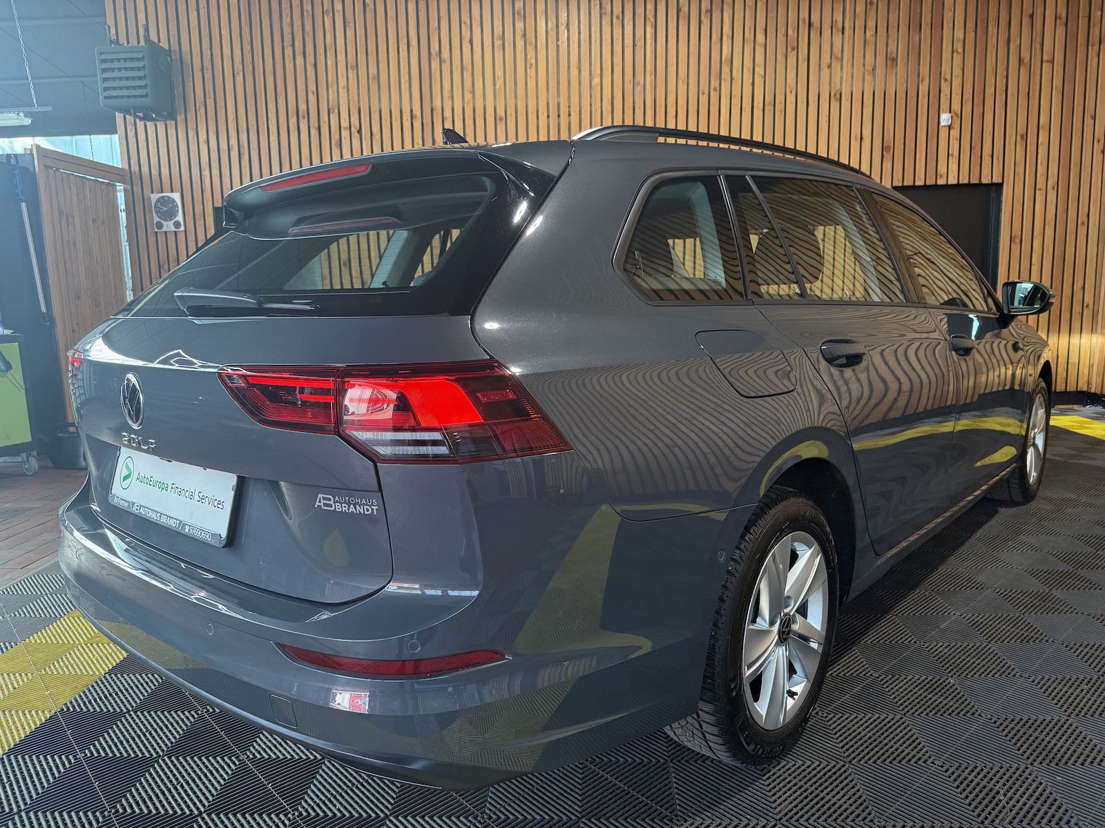Fahrzeugabbildung Volkswagen Golf Variant 2,0 TDI DSG Life *Navi*ACC*LED*Kam*
