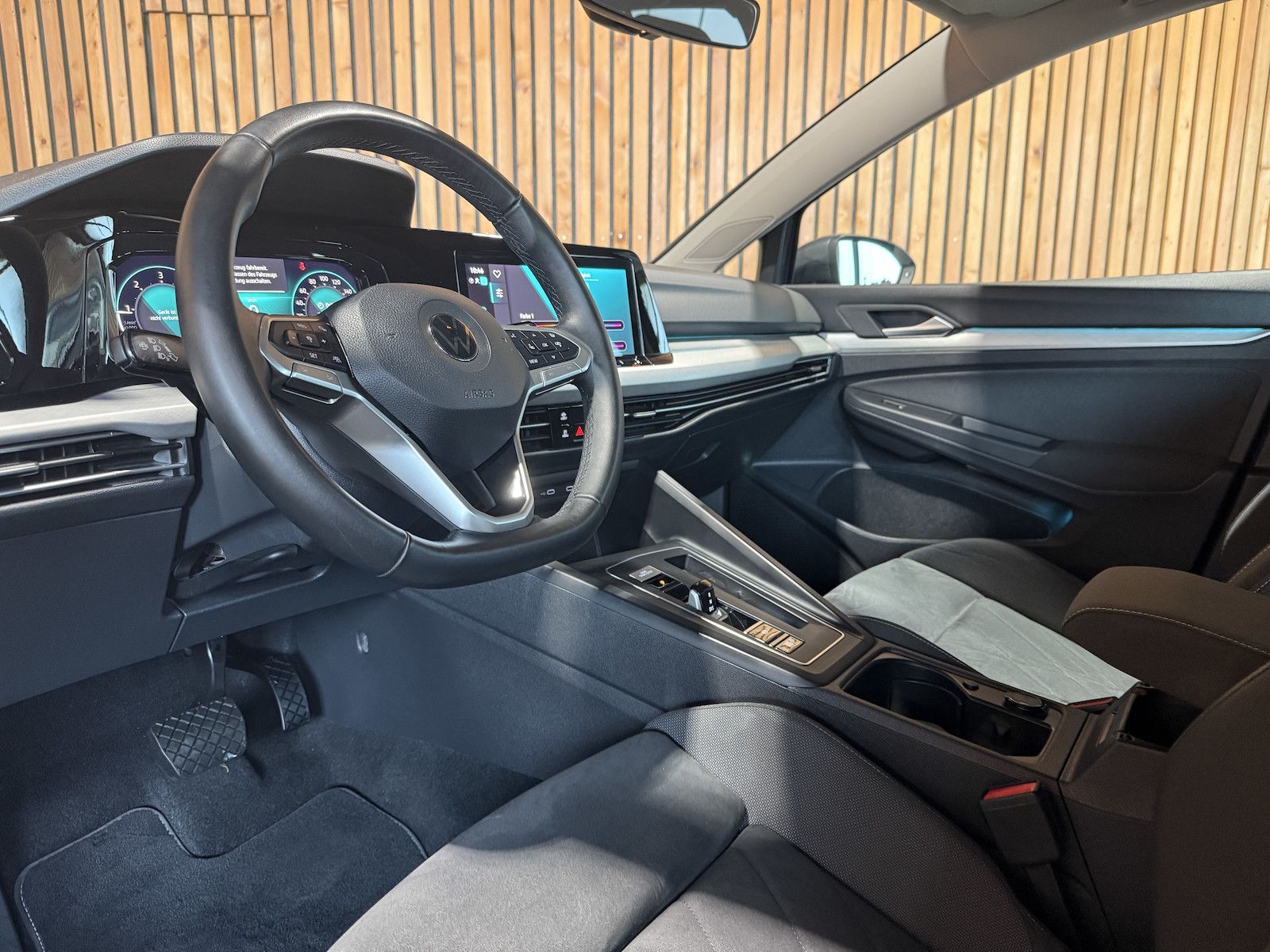 Fahrzeugabbildung Volkswagen Golf Variant 2,0 TDI DSG Life *Navi*ACC*LED*Kam*