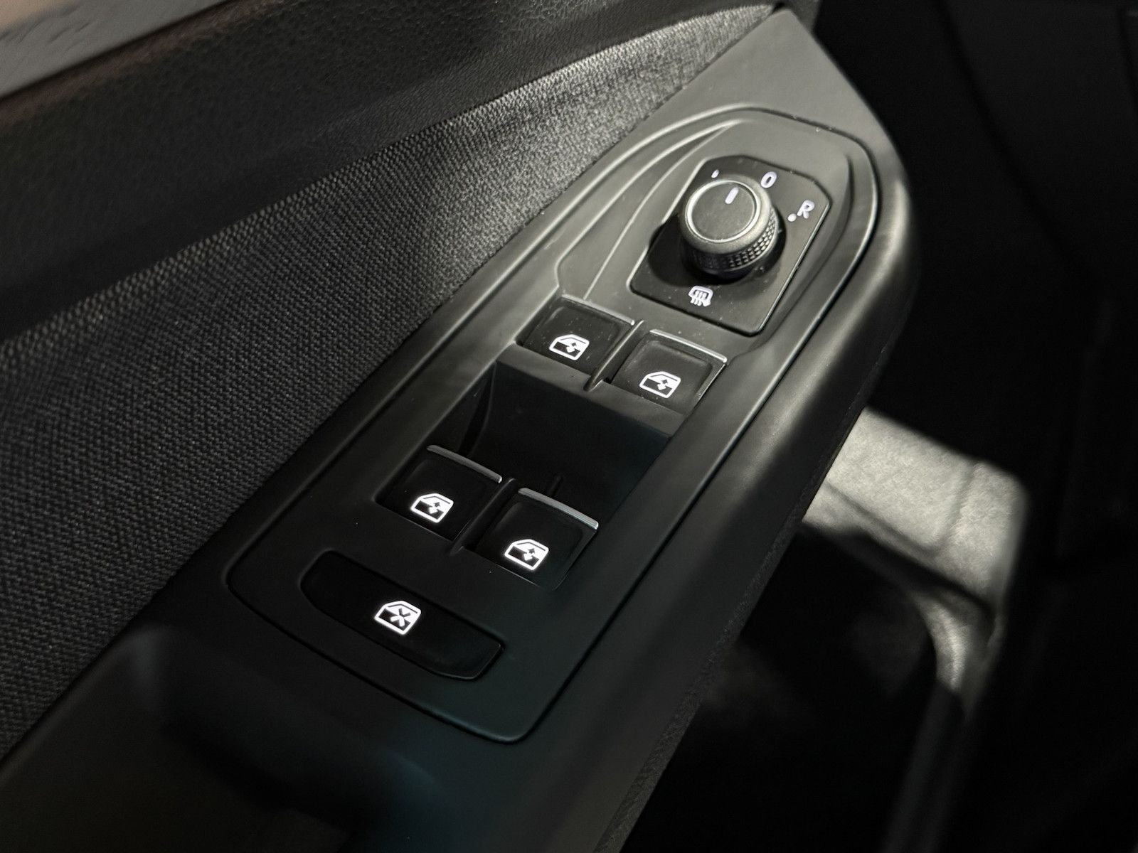 Fahrzeugabbildung Volkswagen Golf Variant 2,0 TDI DSG *Navi*LED*ACC*Kam*AHK*