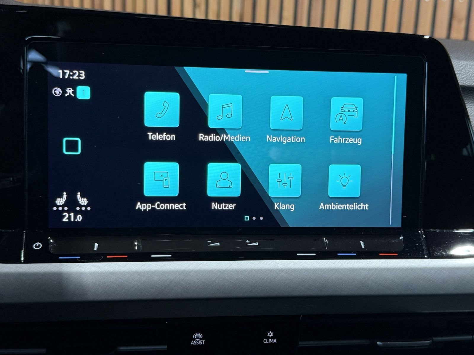 Fahrzeugabbildung Volkswagen Golf Variant 2,0 TDI DSG *Navi*LED*ACC*Kam*AHK*
