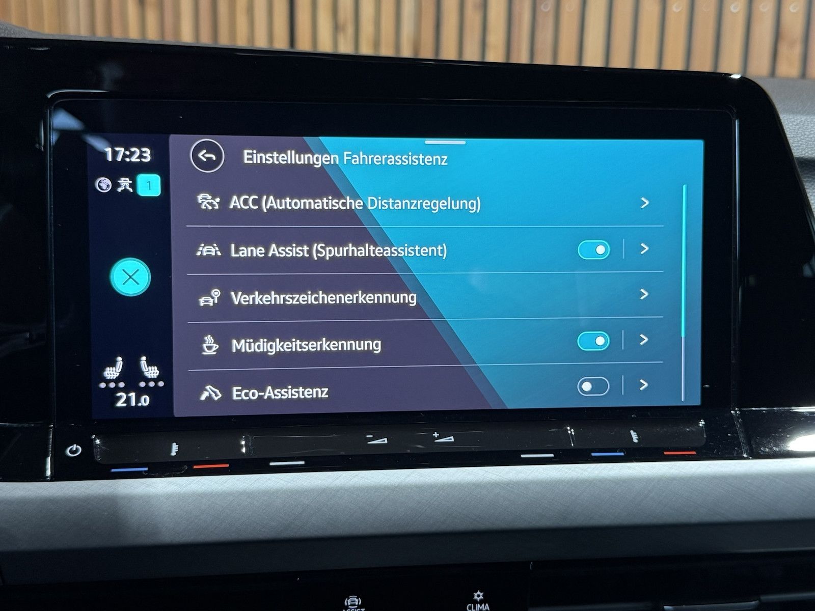 Fahrzeugabbildung Volkswagen Golf Variant 2,0 TDI DSG *Navi*LED*ACC*Kam*AHK*