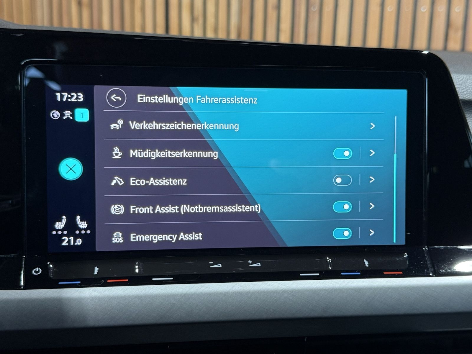 Fahrzeugabbildung Volkswagen Golf Variant 2,0 TDI DSG *Navi*LED*ACC*Kam*AHK*