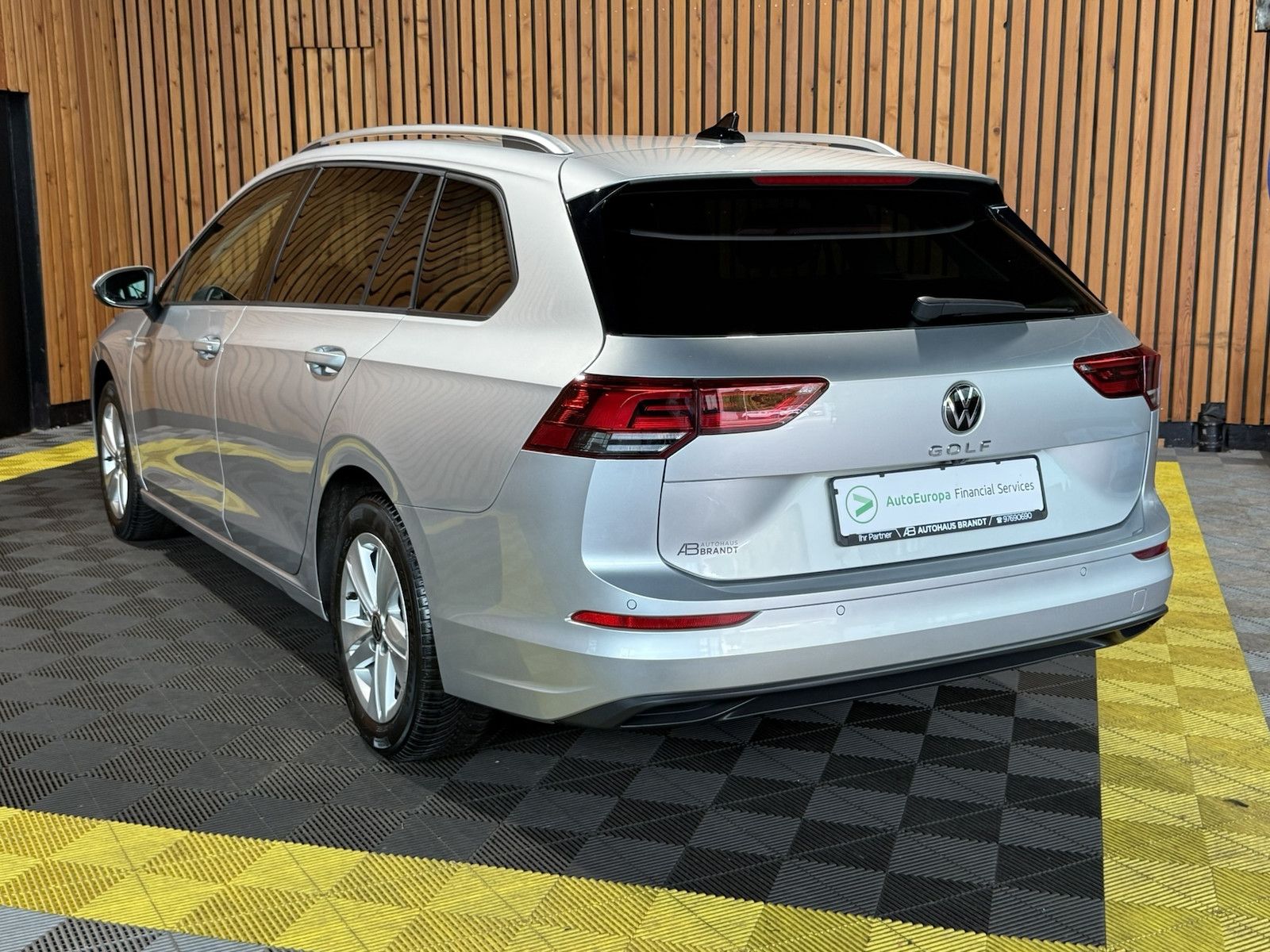 Fahrzeugabbildung Volkswagen Golf Variant 2,0 TDI DSG *Navi*LED*ACC*Kam*AHK*