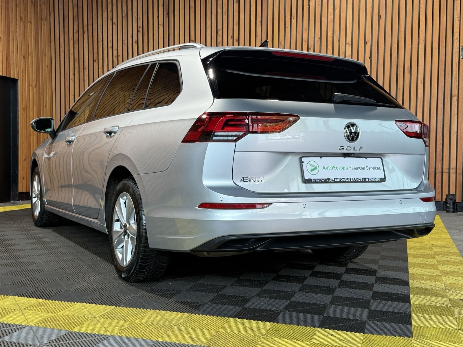 Fahrzeugabbildung Volkswagen Golf Variant 2,0 TDI DSG *Navi*LED*ACC*Kam*AHK*
