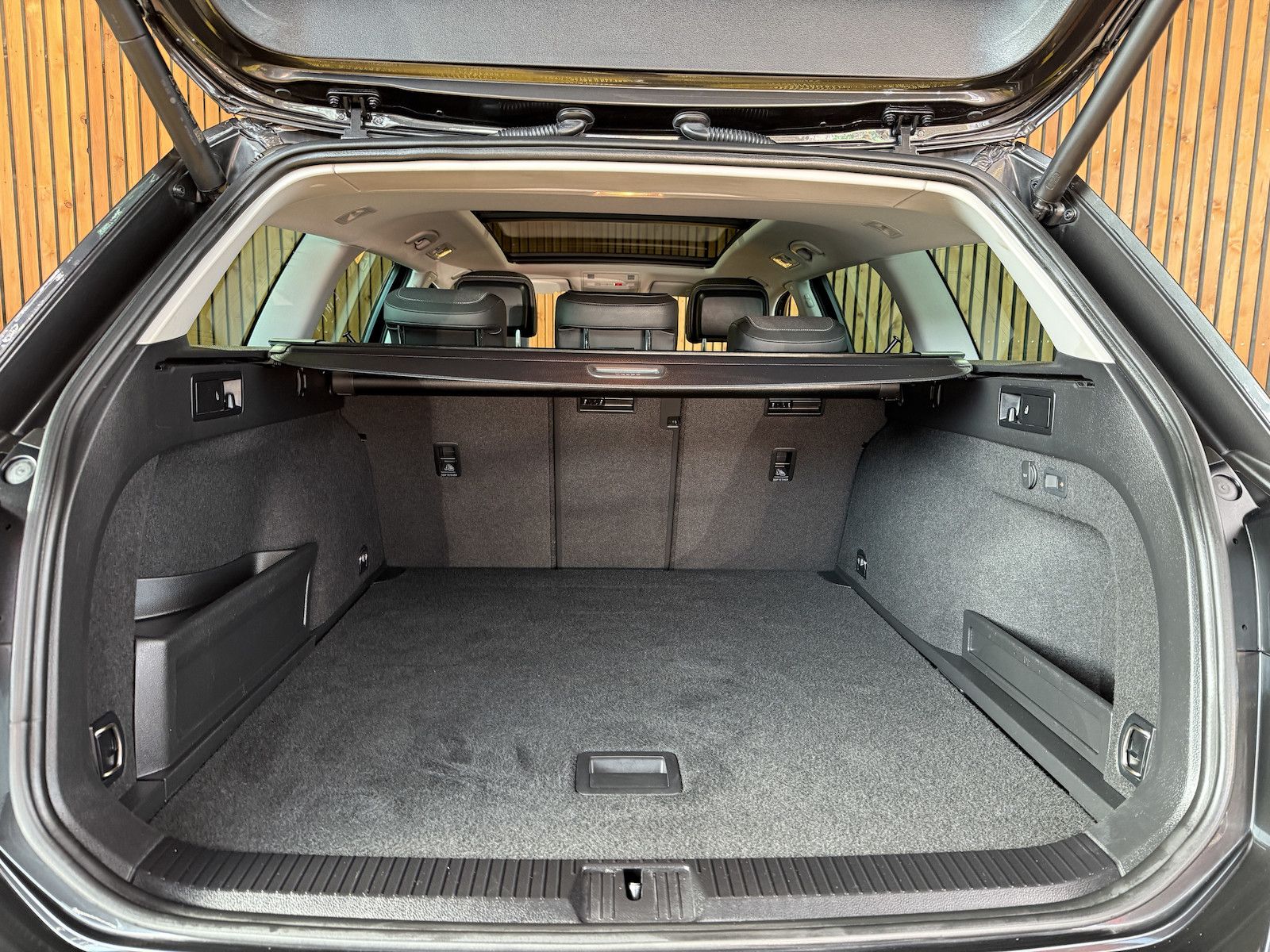 Fahrzeugabbildung Volkswagen Passat Alltrack 4M DSG *Navi*IQ*AHK*360*Vir*Pano