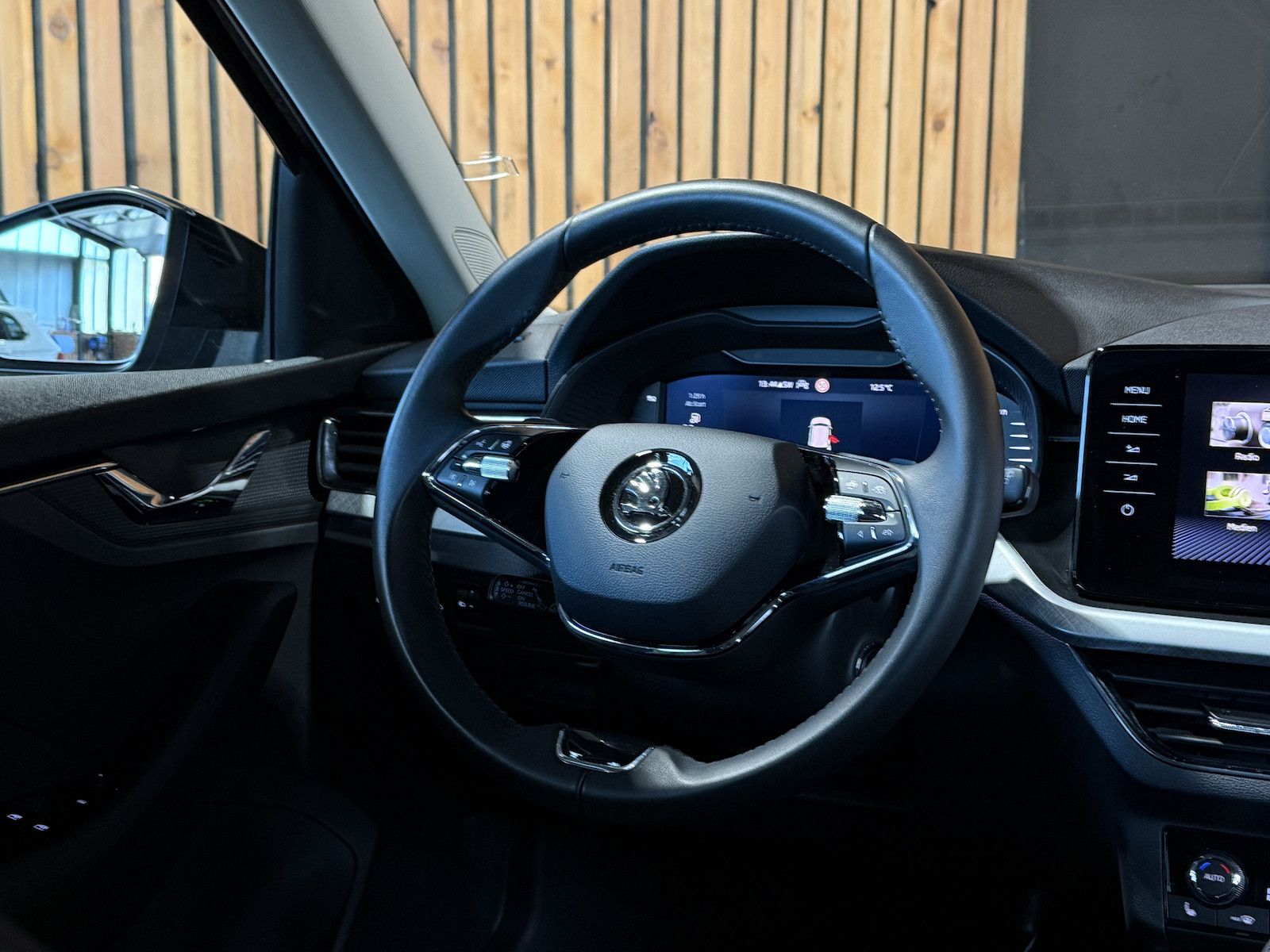 Fahrzeugabbildung SKODA Kamiq TSI Tour DSG *Navi*LED*Kam*Virtual*ACC*