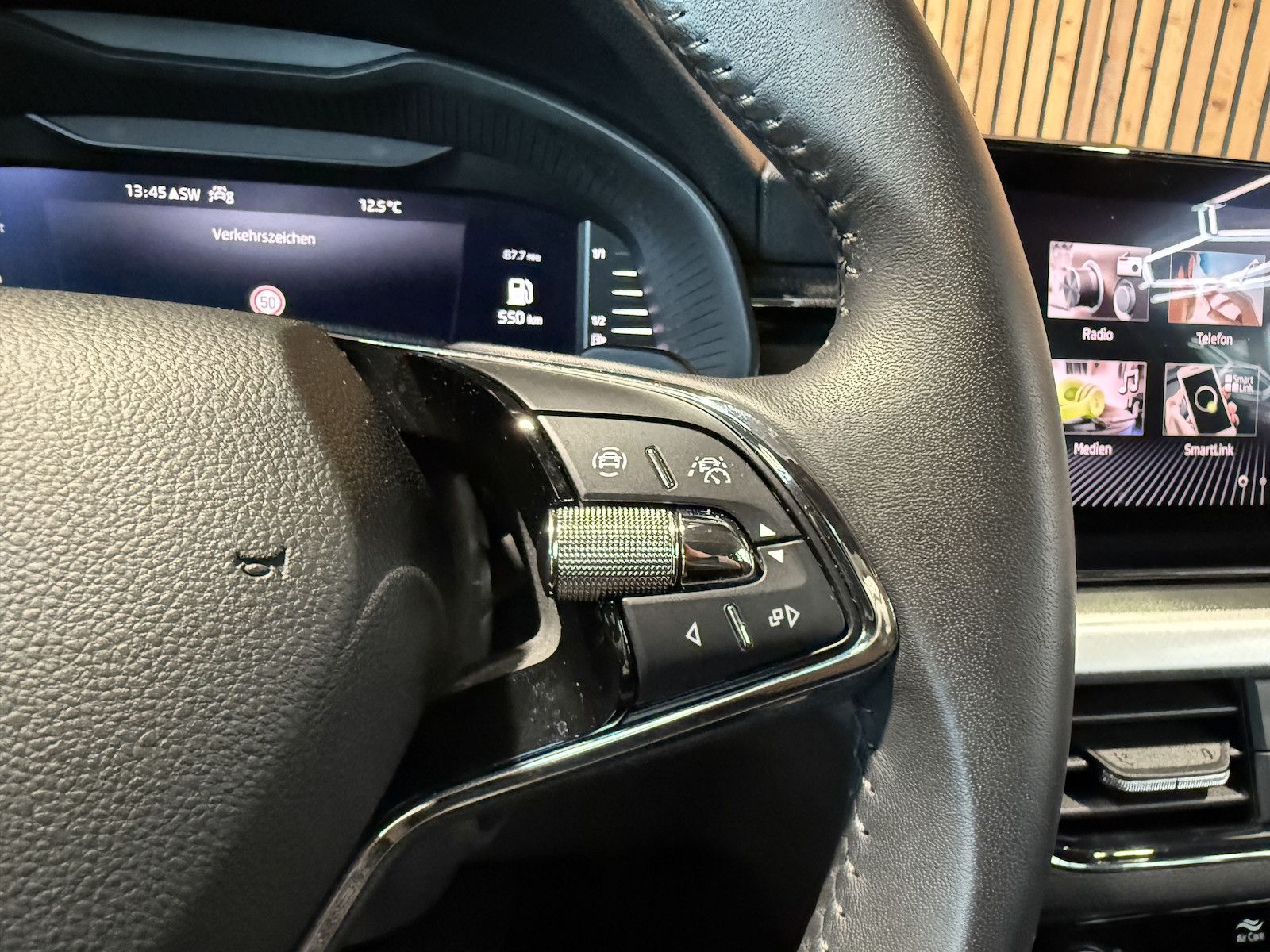 Fahrzeugabbildung SKODA Kamiq TSI Tour DSG *Navi*LED*Kam*Virtual*ACC*