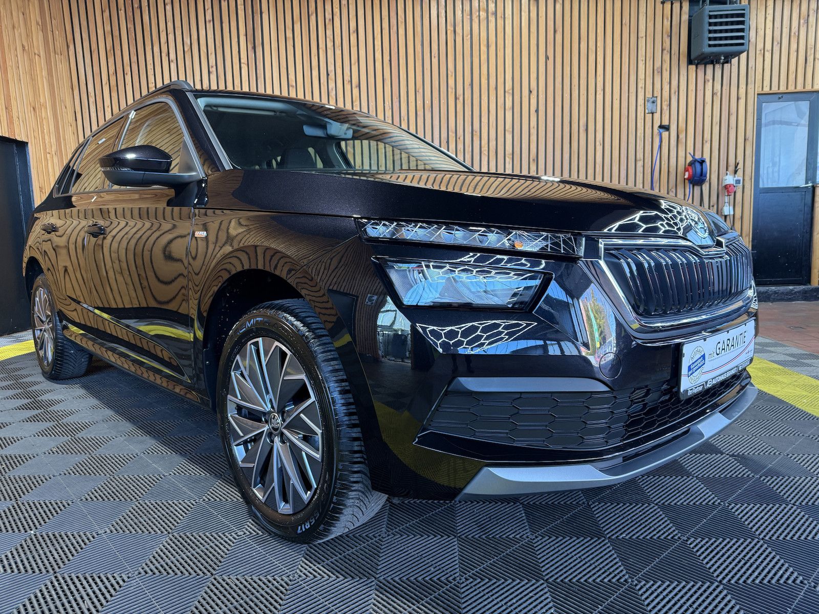 Fahrzeugabbildung SKODA Kamiq TSI Tour DSG *Navi*LED*Kam*Virtual*ACC*