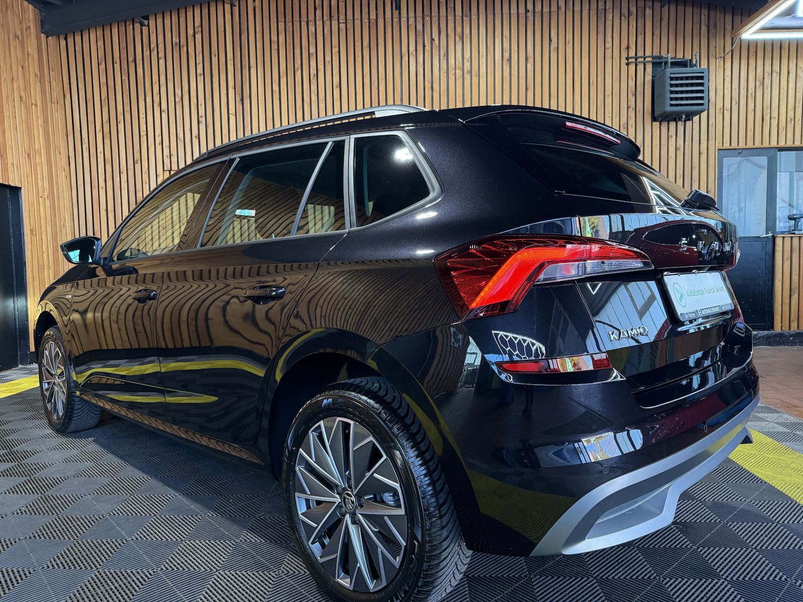 Fahrzeugabbildung SKODA Kamiq TSI Tour DSG *Navi*LED*Kam*Virtual*ACC*
