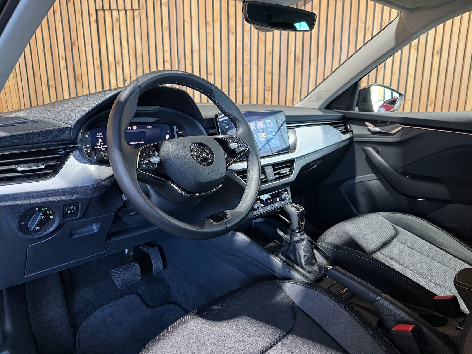 Fahrzeugabbildung SKODA Kamiq TSI Tour DSG *Navi*LED*Kam*Virtual*ACC*