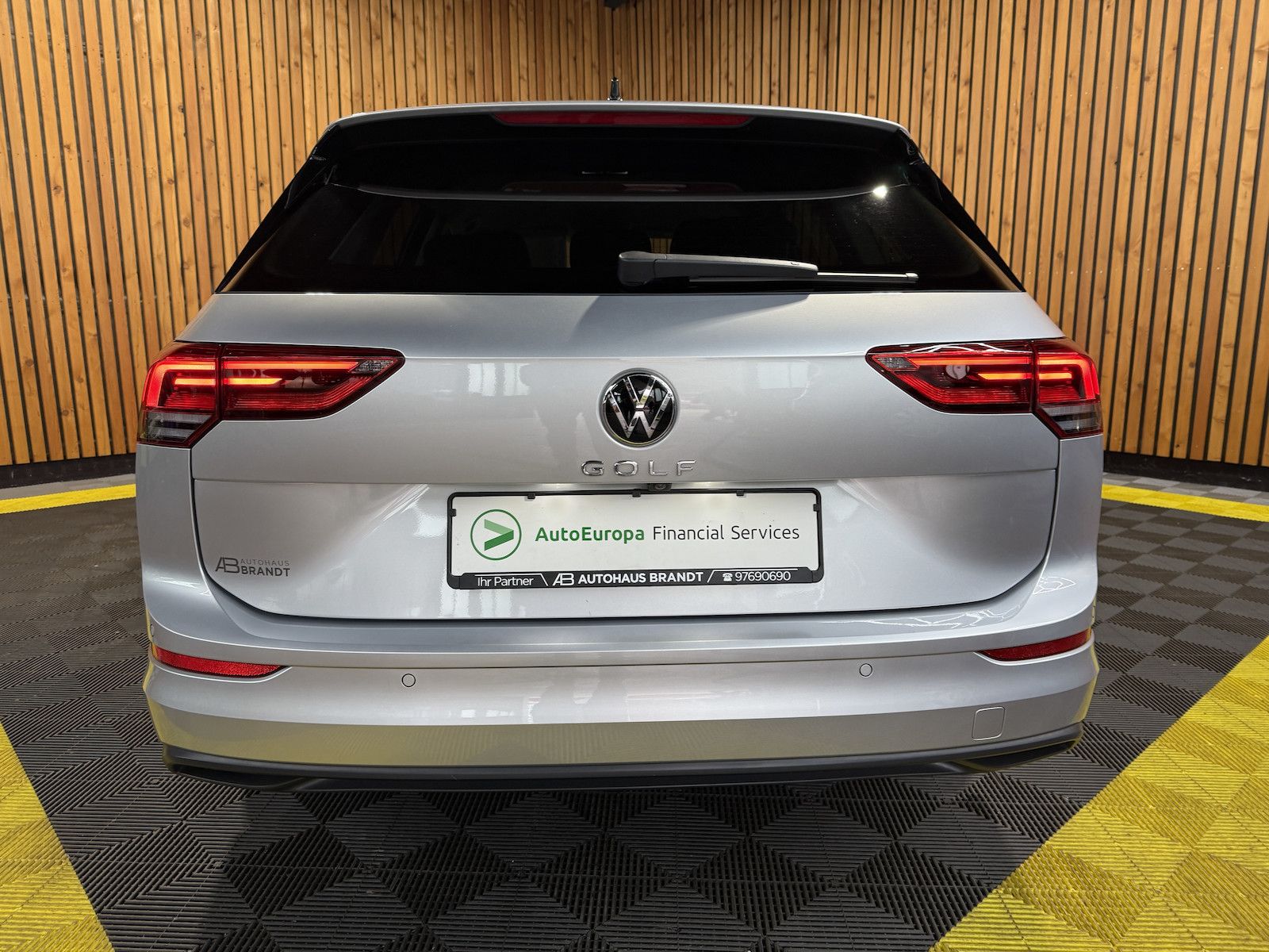 Fahrzeugabbildung Volkswagen Golf Variant 2,0 TDI DSG *Navi*ACC*LED*AHK*Kam*