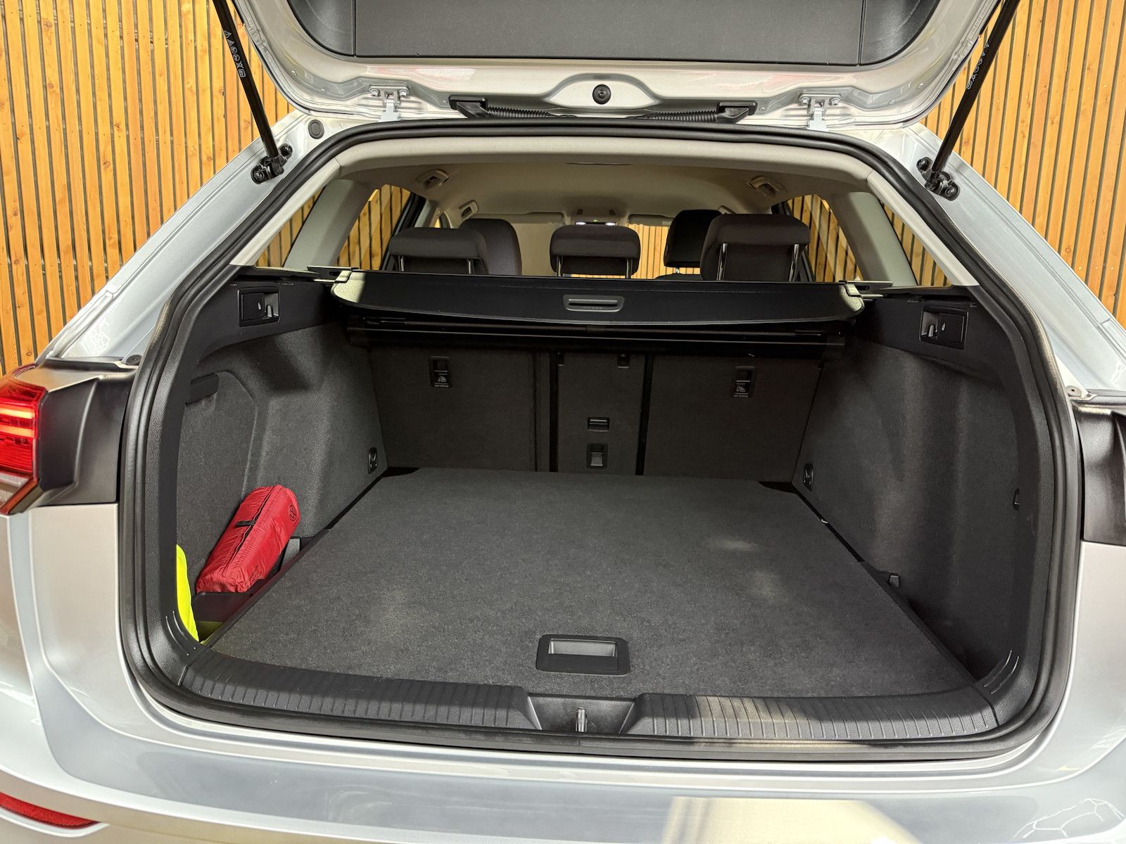 Fahrzeugabbildung Volkswagen Golf Variant 2,0 TDI DSG *Navi*ACC*LED*AHK*Kam*