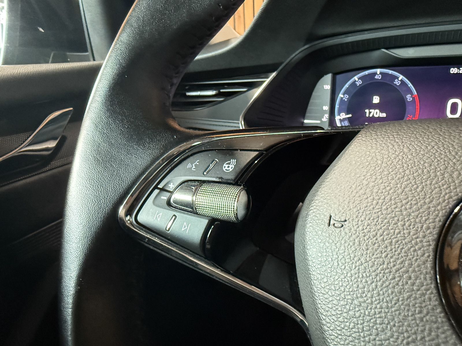 Fahrzeugabbildung SKODA Octavia Combi TSI *Navi*LED*Kessy*Virtual*Tempo*