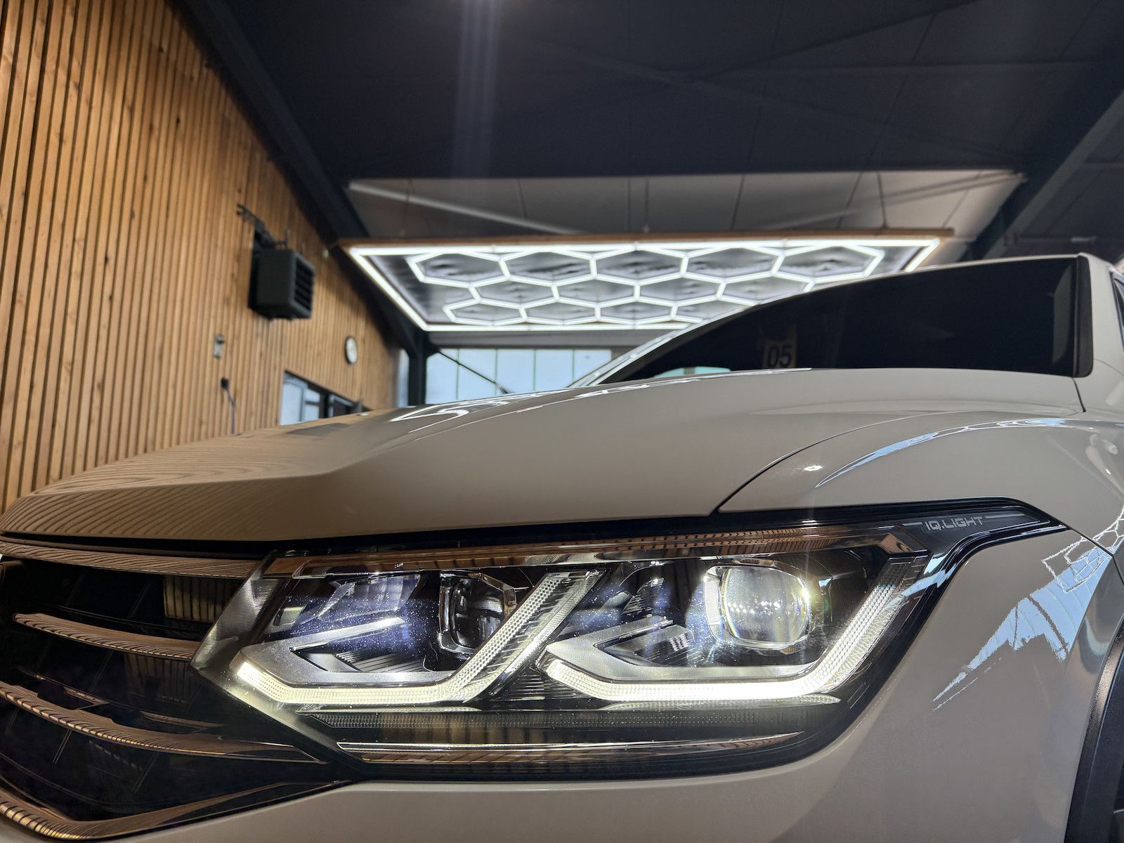 Fahrzeugabbildung Volkswagen Tiguan 2,0 TDI R-Line DSG *Navi*ACC*Kam*LED*Virt