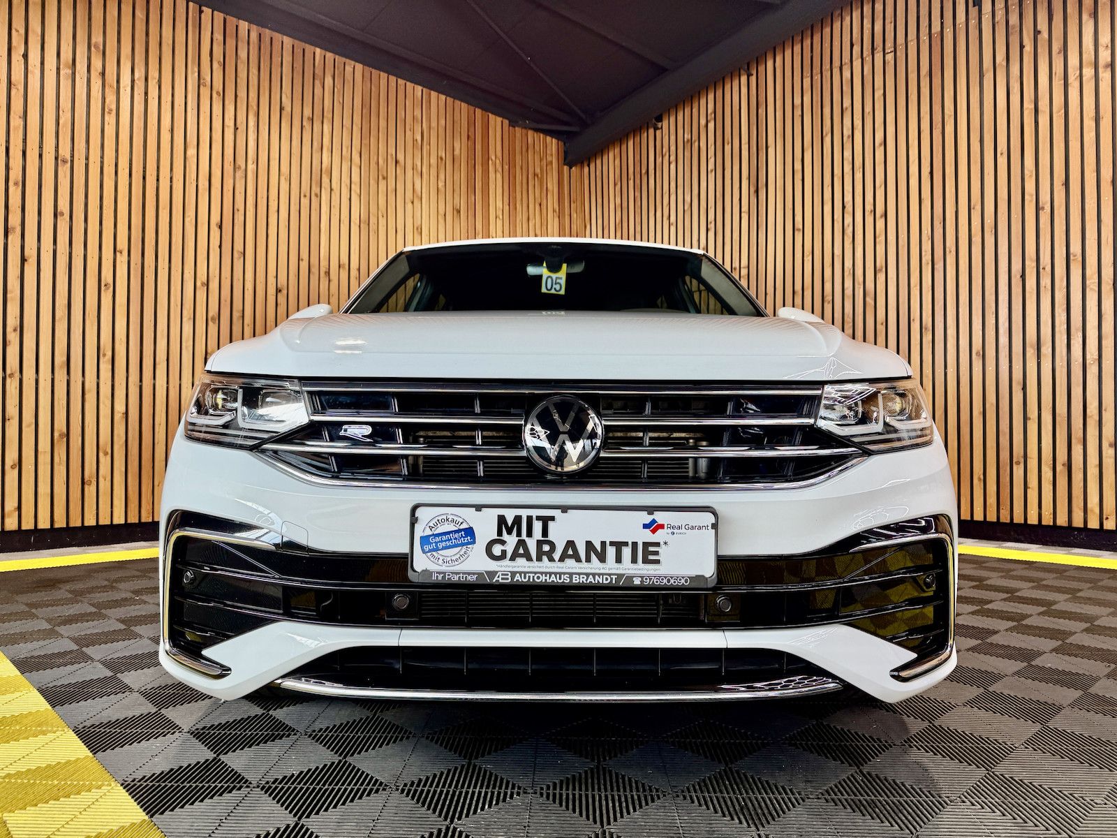 Fahrzeugabbildung Volkswagen Tiguan 2,0 TDI R-Line DSG *Navi*ACC*Kam*LED*Virt