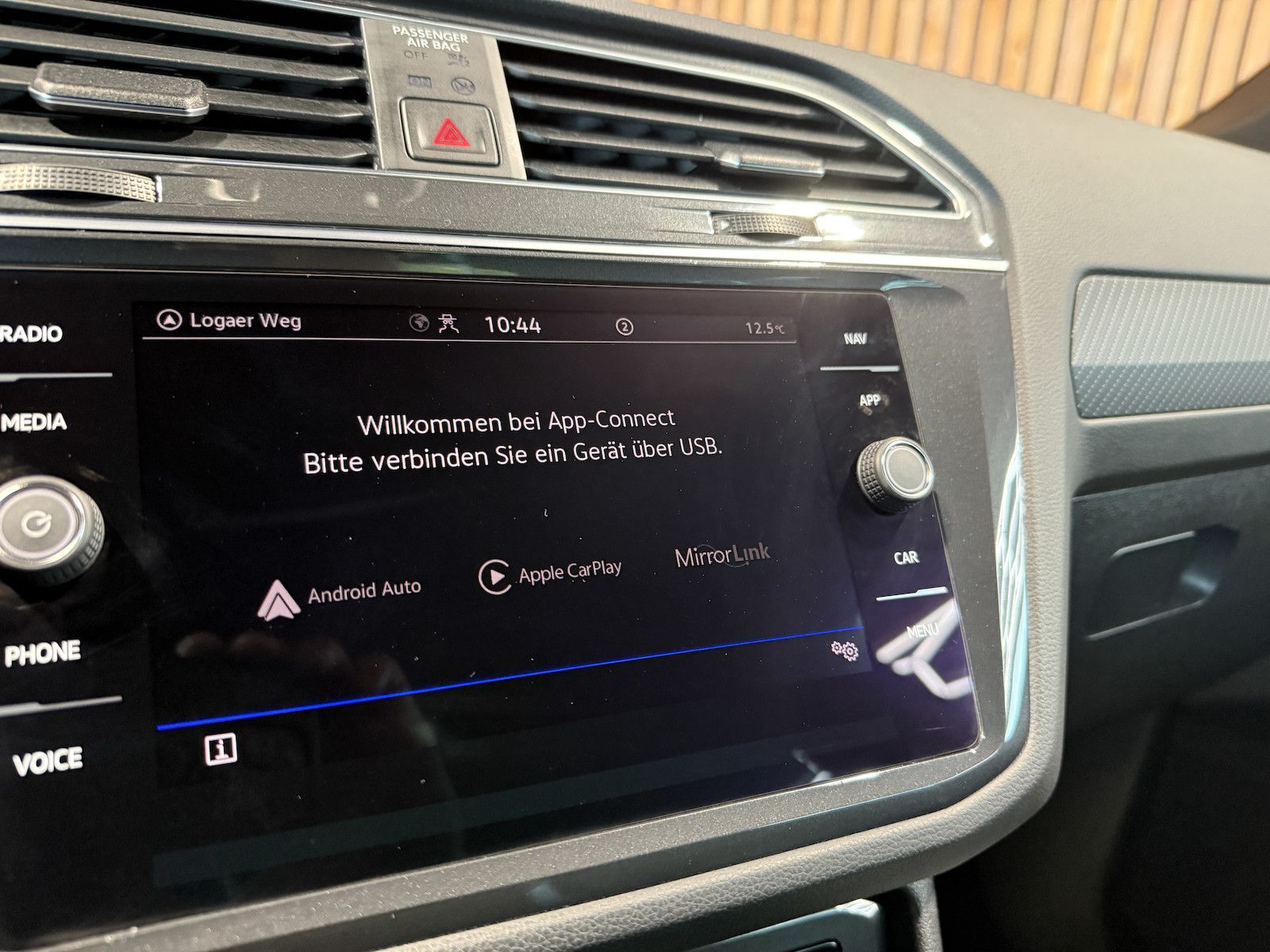 Fahrzeugabbildung Volkswagen Tiguan 2,0 TDI R-Line DSG *Navi*ACC*Kam*LED*Virt