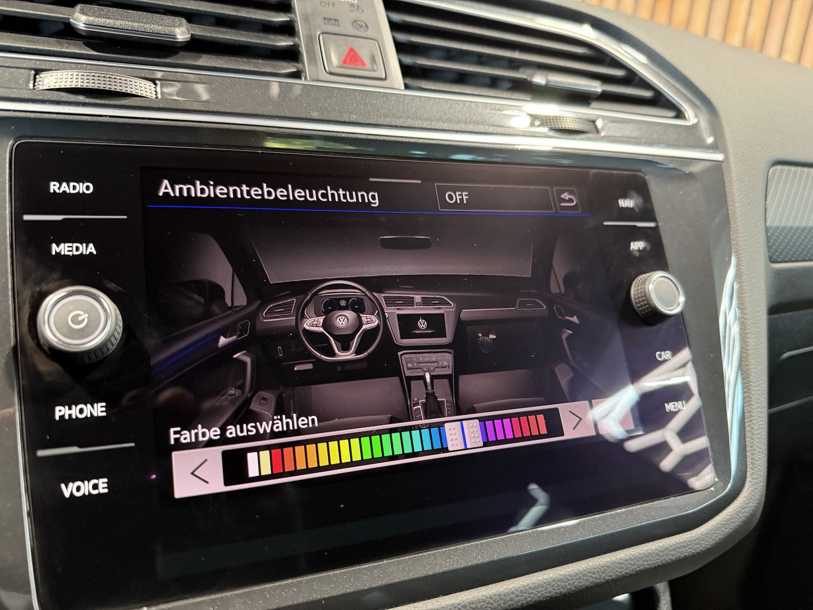 Fahrzeugabbildung Volkswagen Tiguan 2,0 TDI R-Line DSG *Navi*ACC*Kam*LED*Virt