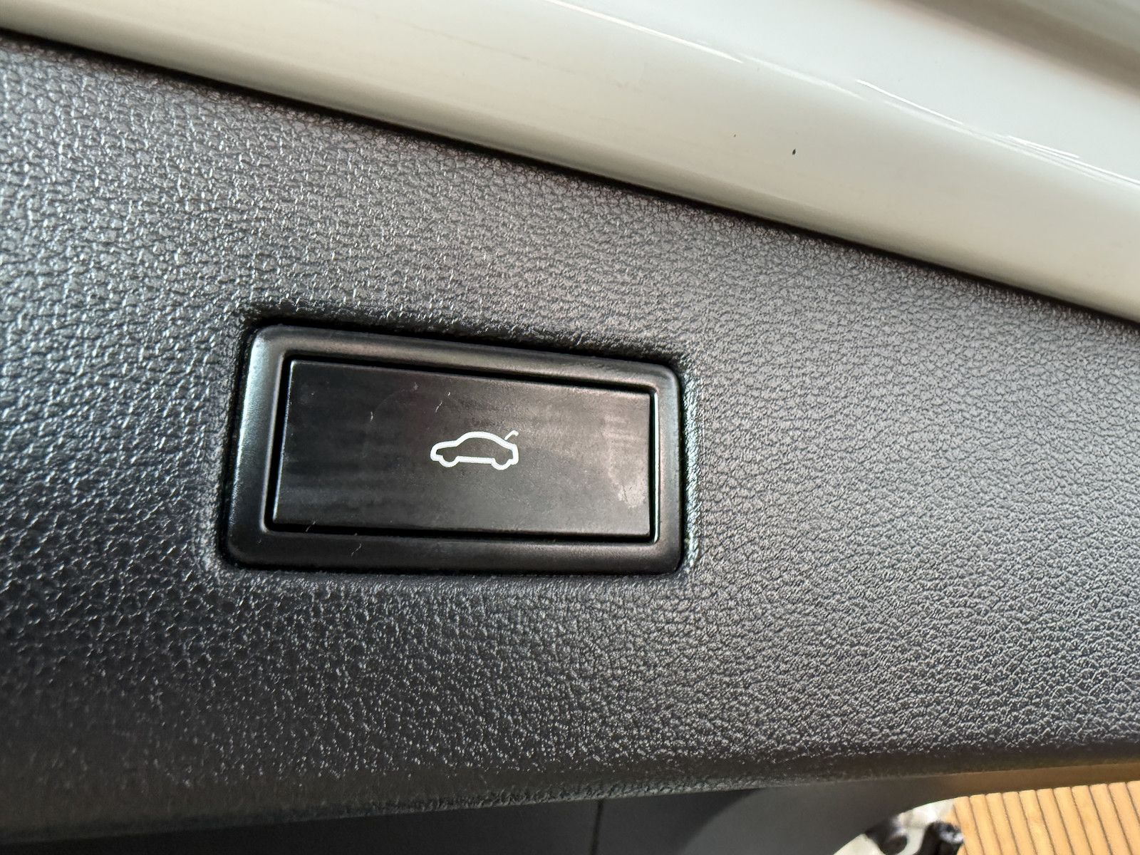 Fahrzeugabbildung Volkswagen Tiguan 2,0 TDI R-Line DSG *Navi*ACC*Kam*LED*Virt