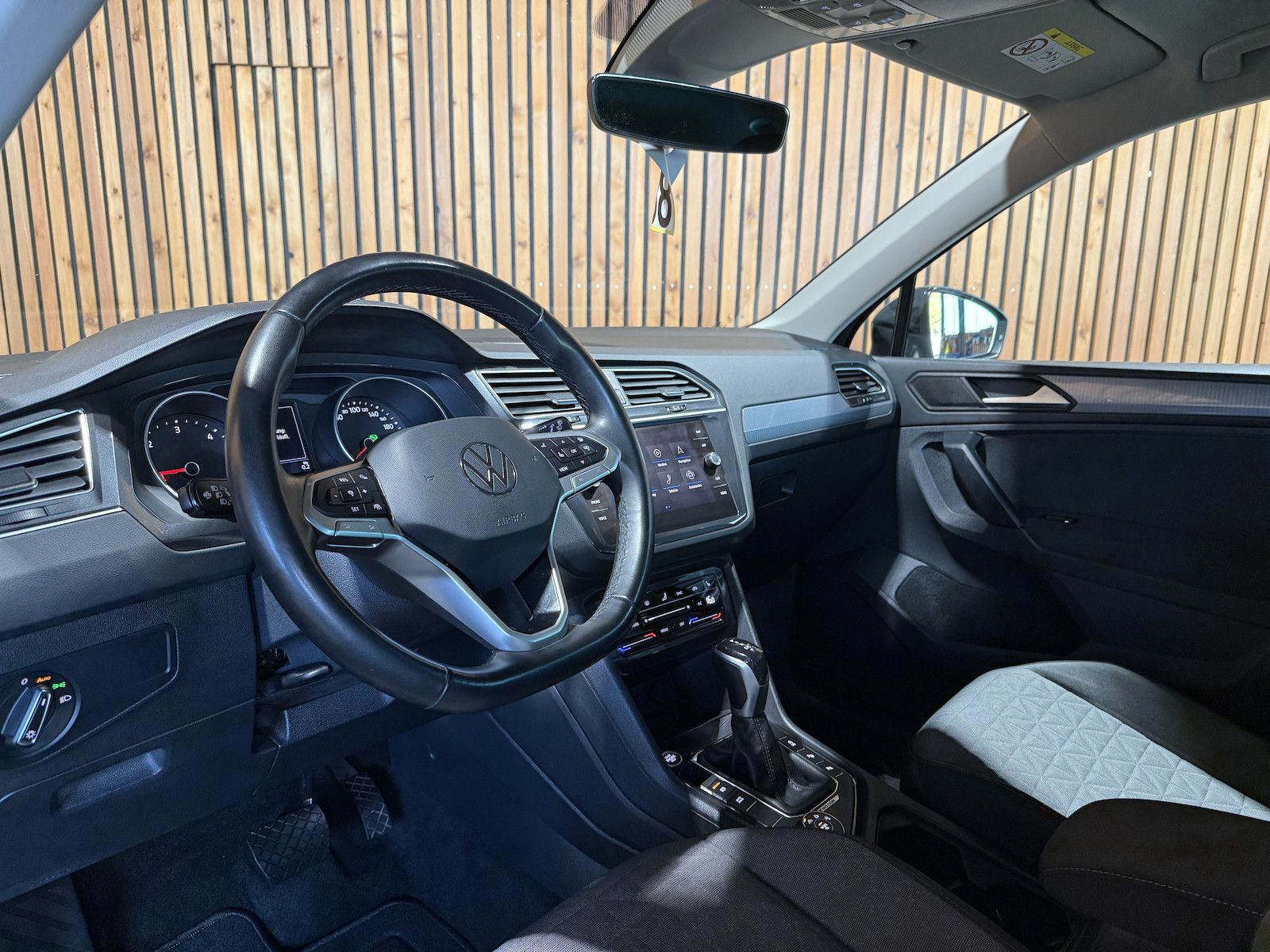 Fahrzeugabbildung Volkswagen Tiguan 2,0 TDI 4Motion DSG *Navi*ACC*Kam*LED*AHK