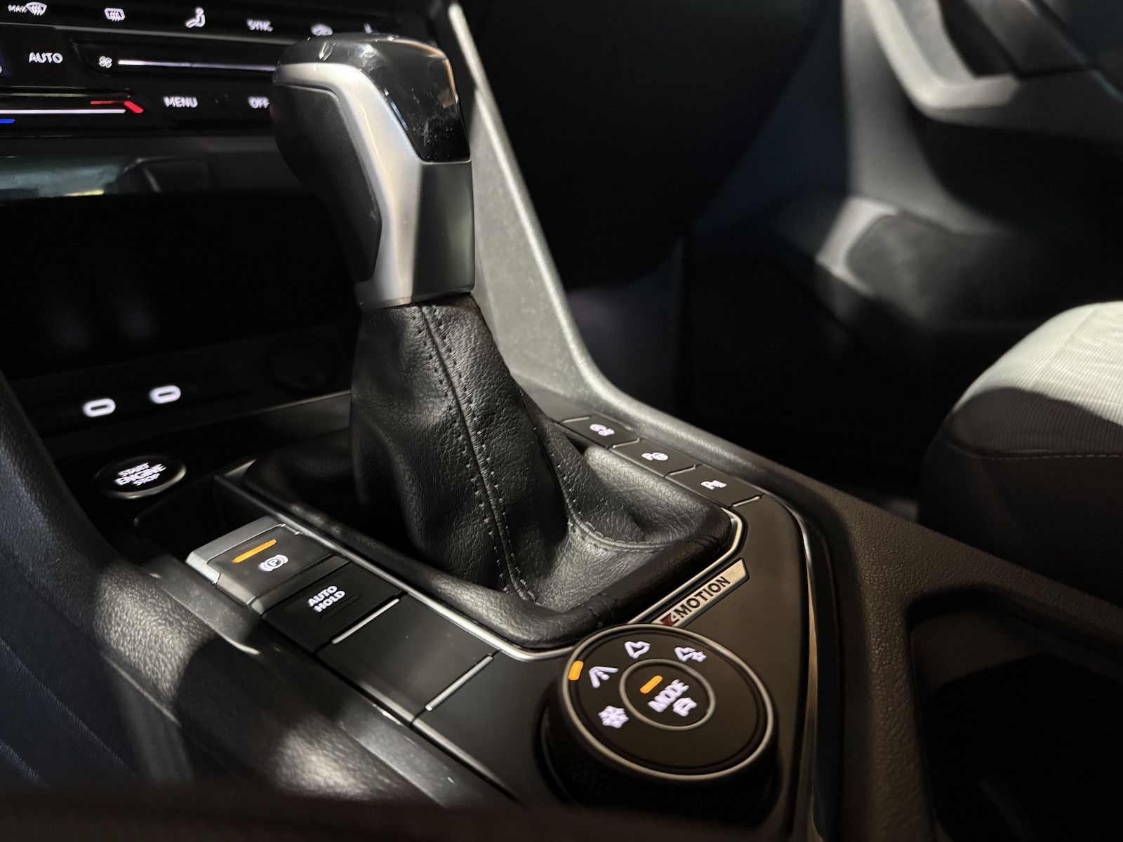 Fahrzeugabbildung Volkswagen Tiguan 2,0 TDI 4Motion DSG *Navi*ACC*Kam*LED*AHK