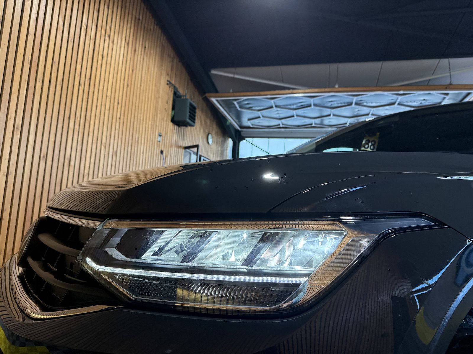 Fahrzeugabbildung Volkswagen Tiguan 2,0 TDI 4Motion DSG *Navi*ACC*Kam*LED*AHK