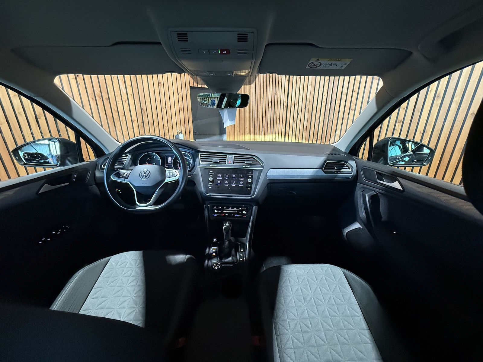 Fahrzeugabbildung Volkswagen Tiguan 2,0 TDI 4Motion DSG *Navi*ACC*Kam*LED*AHK