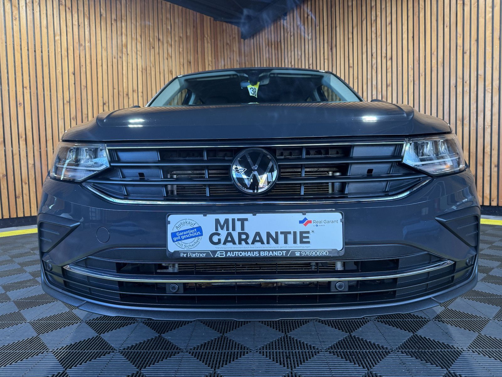 Fahrzeugabbildung Volkswagen Tiguan 2,0 TDI 4Motion DSG *Navi*ACC*Kam*LED*AHK