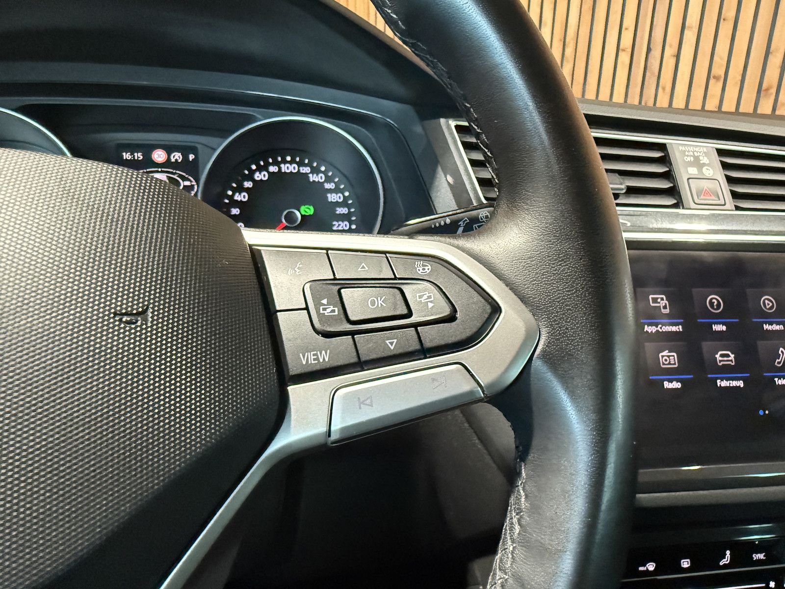 Fahrzeugabbildung Volkswagen Tiguan 2,0 TDI 4Motion DSG *Navi*ACC*Kam*LED*AHK
