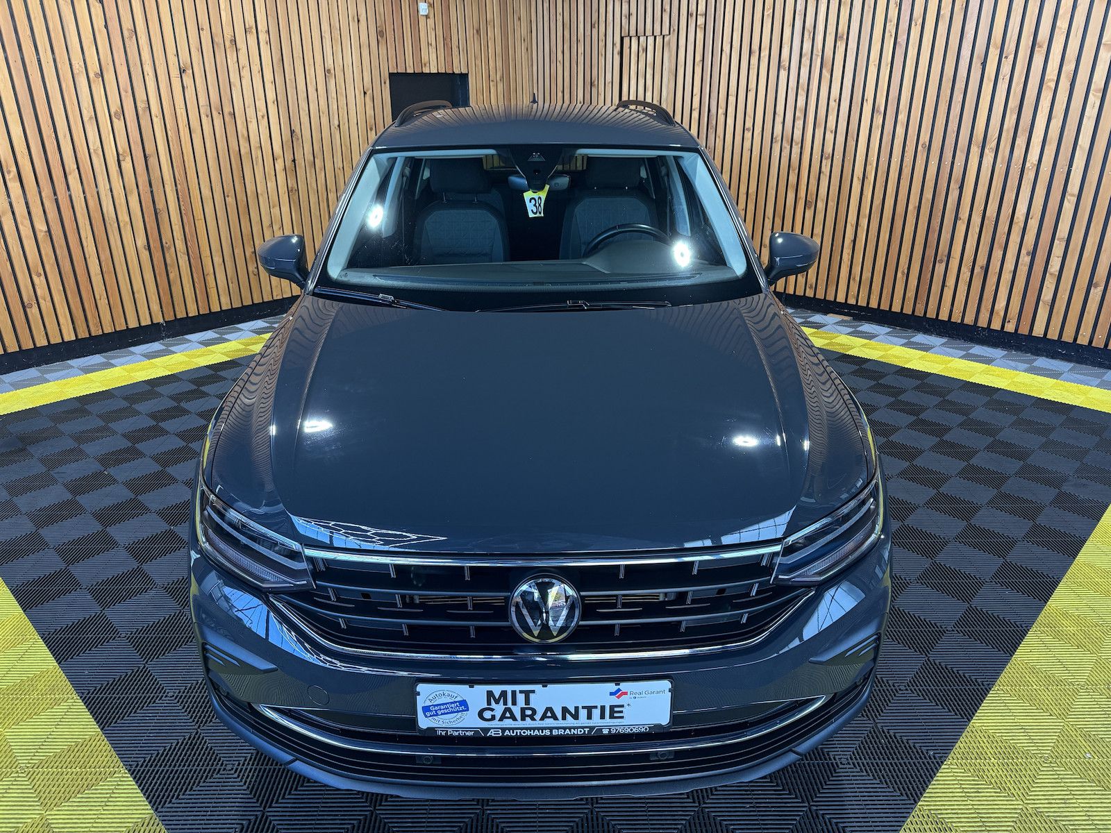 Fahrzeugabbildung Volkswagen Tiguan 2,0 TDI 4Motion DSG *Navi*ACC*Kam*LED*AHK