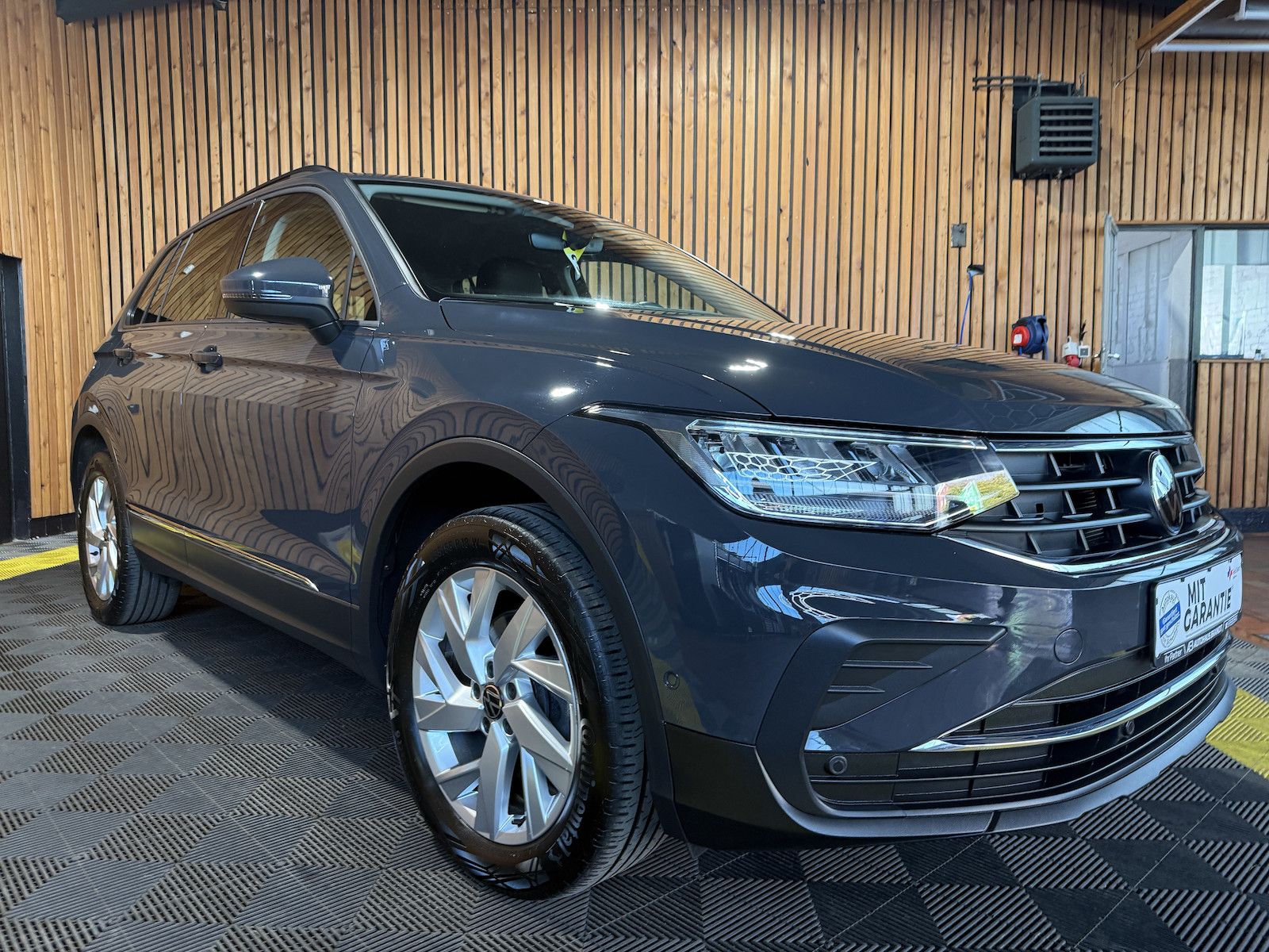 Fahrzeugabbildung Volkswagen Tiguan 2,0 TDI 4Motion DSG *Navi*ACC*Kam*LED*AHK