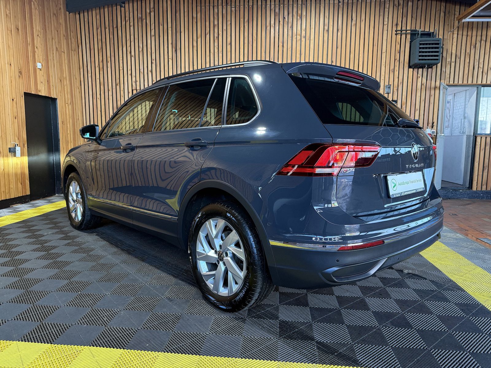 Fahrzeugabbildung Volkswagen Tiguan 2,0 TDI 4Motion DSG *Navi*ACC*Kam*LED*AHK